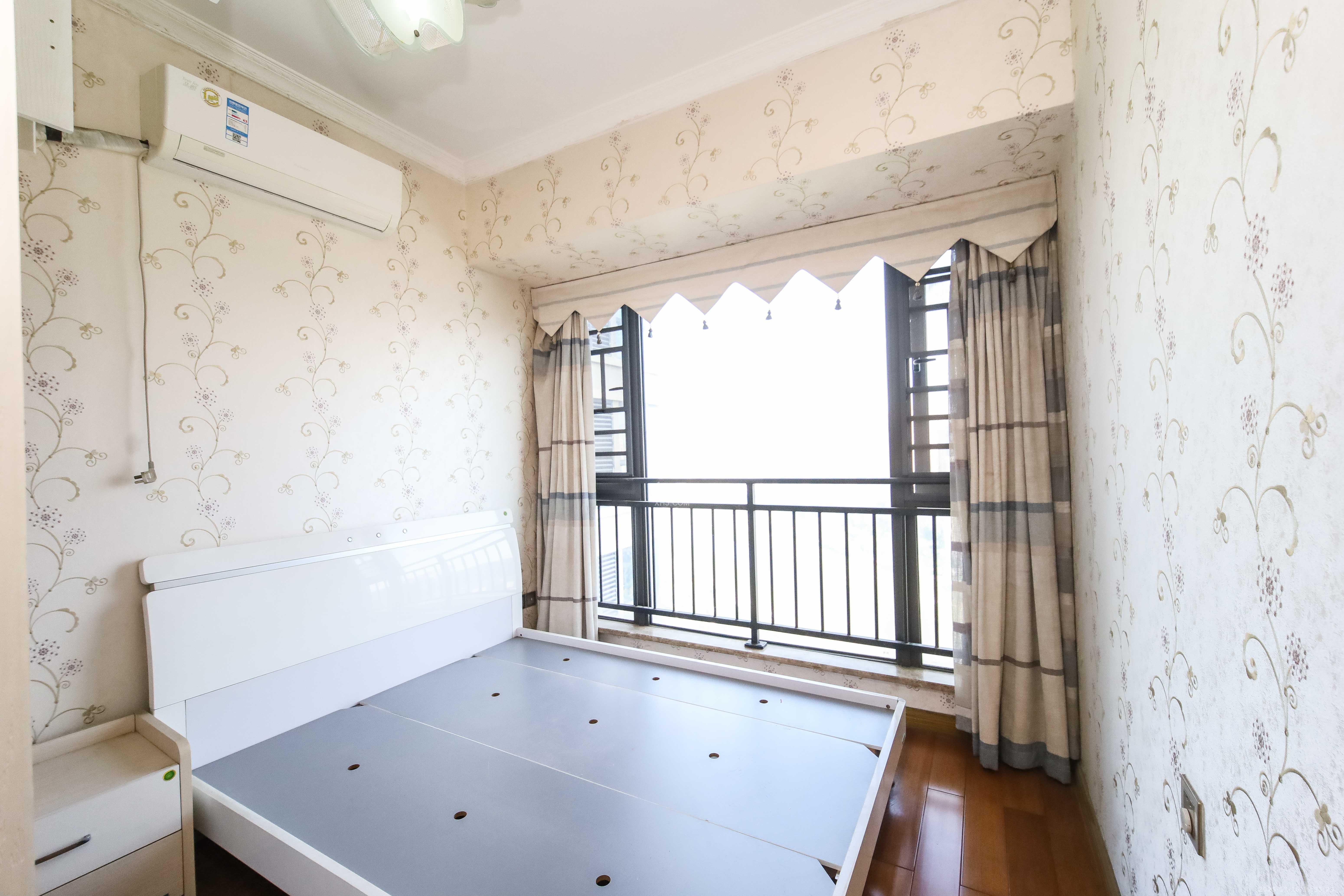 湘域熙岸  3室2厅2卫    145.0万卧室