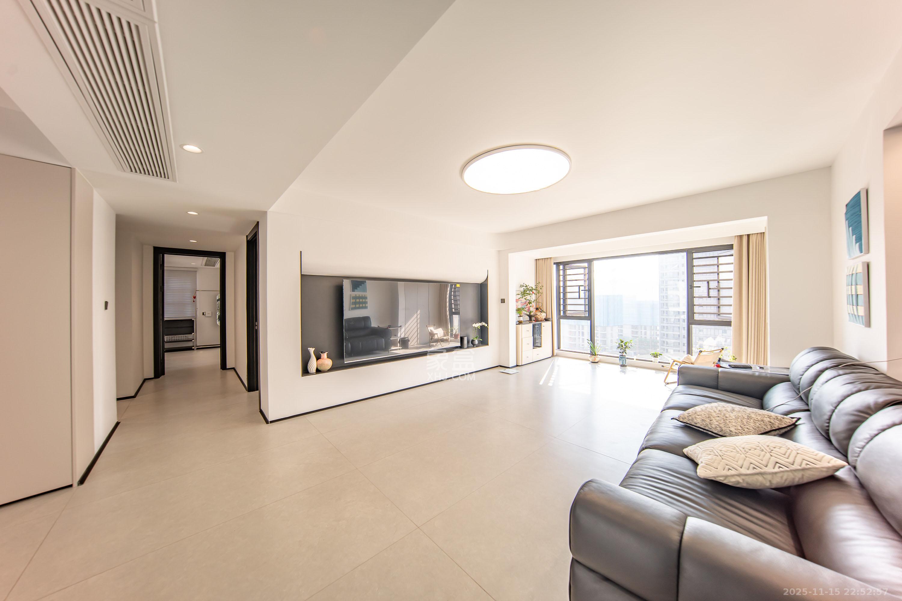 卓越洋湖晴翠 4室2厅2卫 240.0万 卓越洋湖晴翠 4室2厅2卫 240.0万客厅