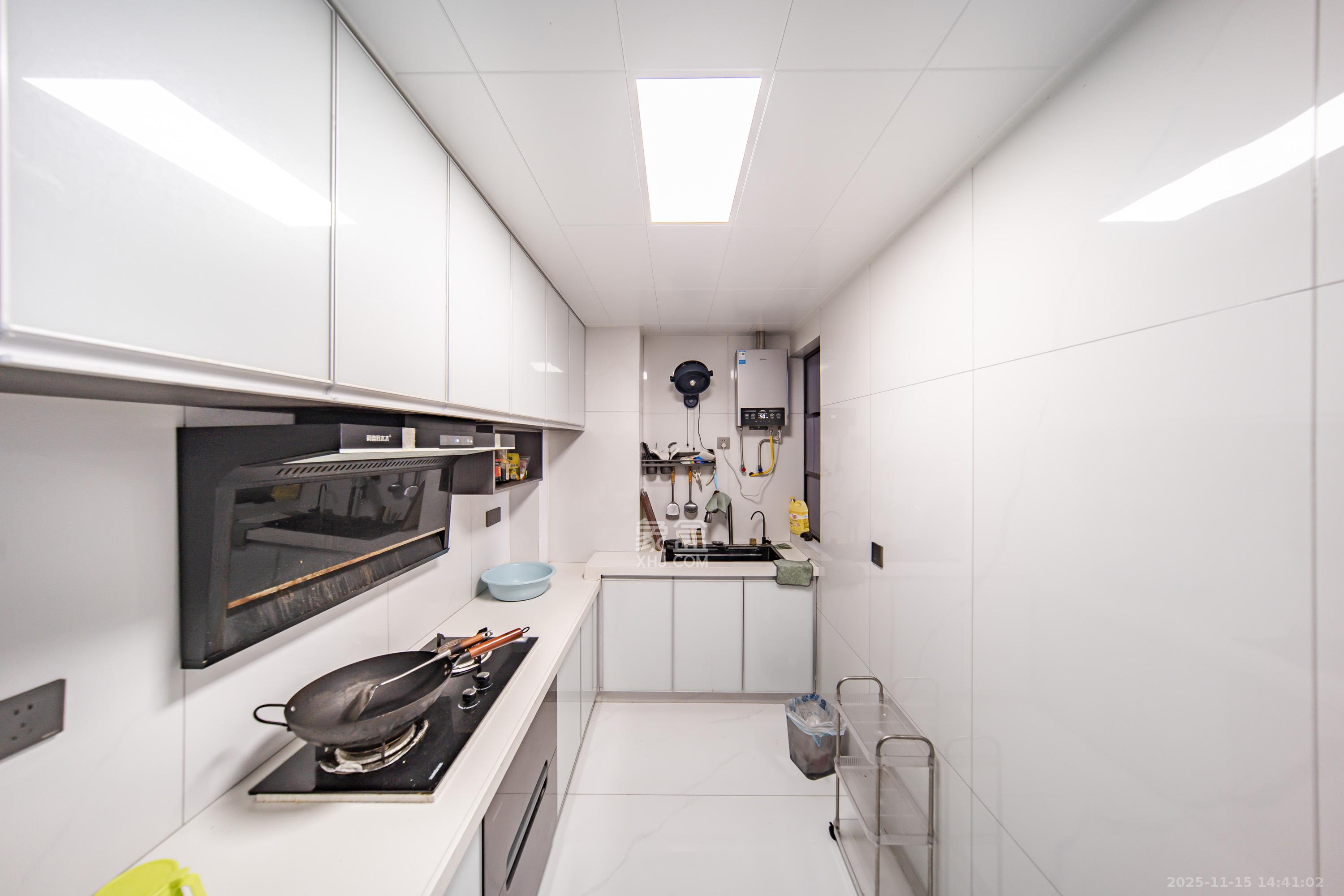 海洋半岛（月珑湾）  3室2厅2卫    112.8万厨房