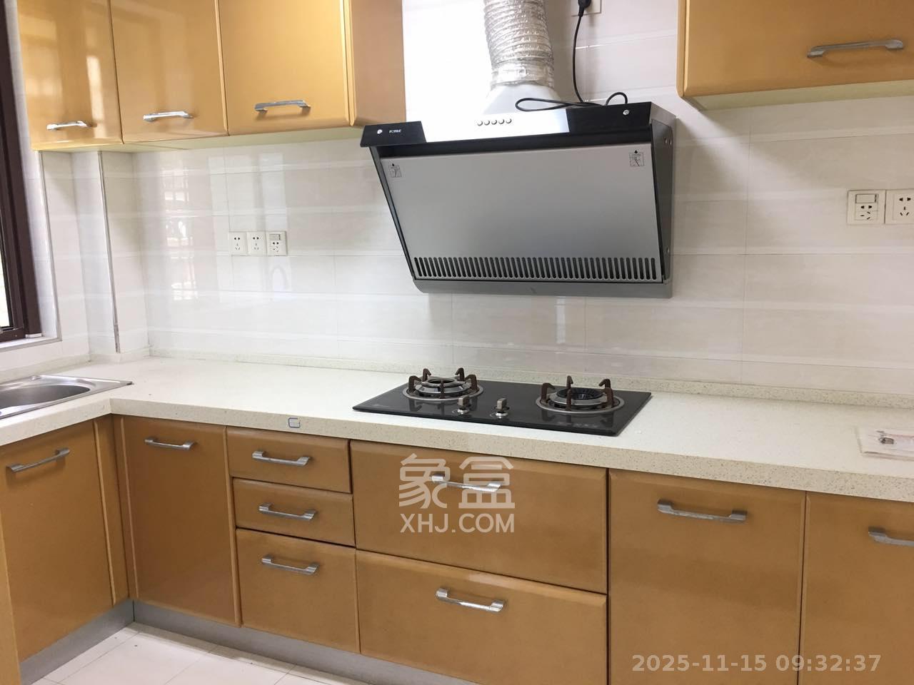 保利麓谷林语D区  3室2厅1卫    2400.0元/月室内图