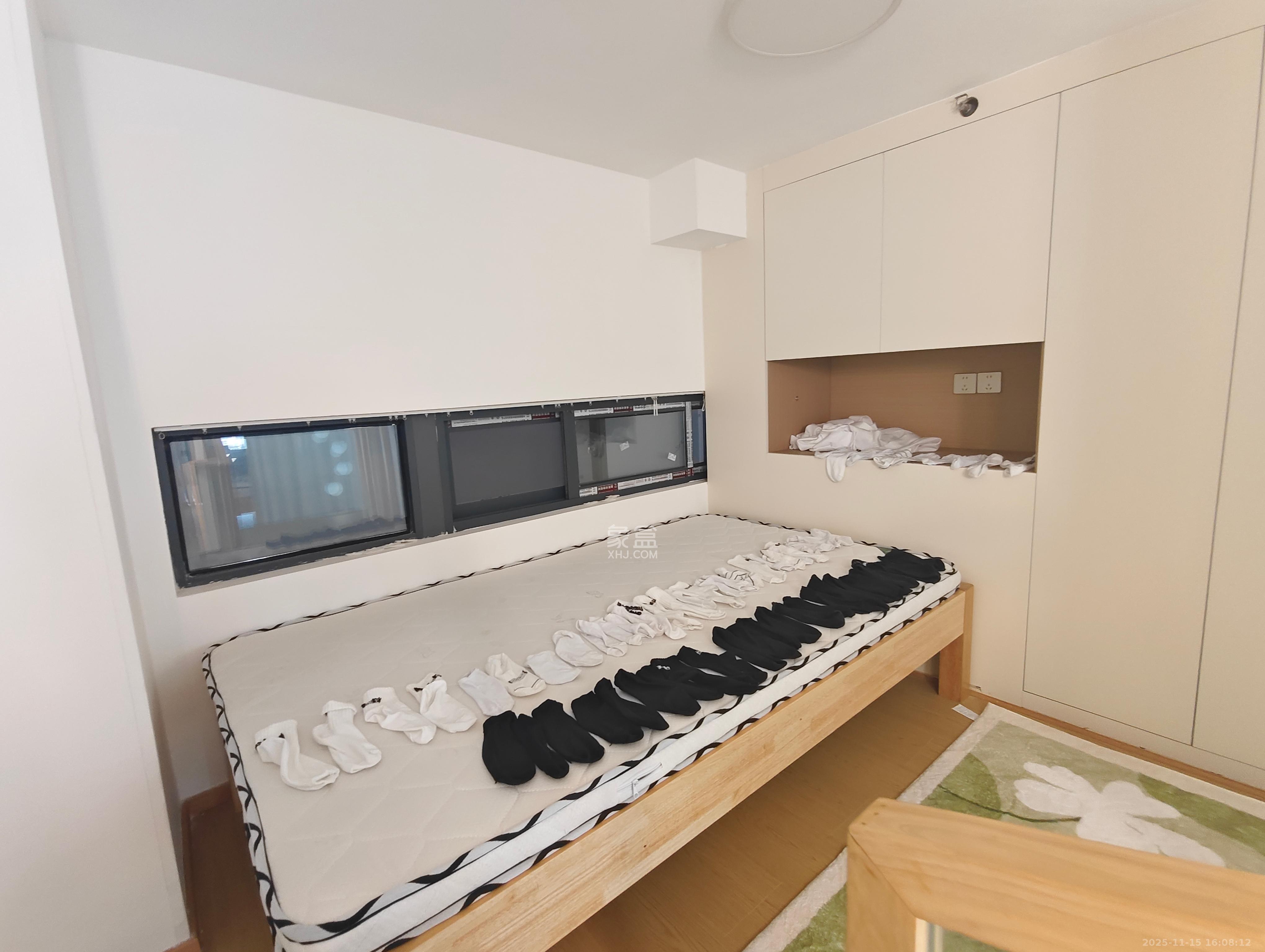 卓越伊景寓  1室0厅0卫    2000.0元/月室内图