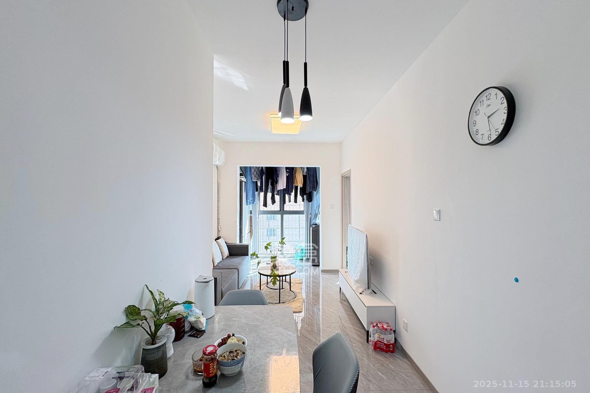 韭菜园嘉苑  2室2厅1卫    102.0万客厅