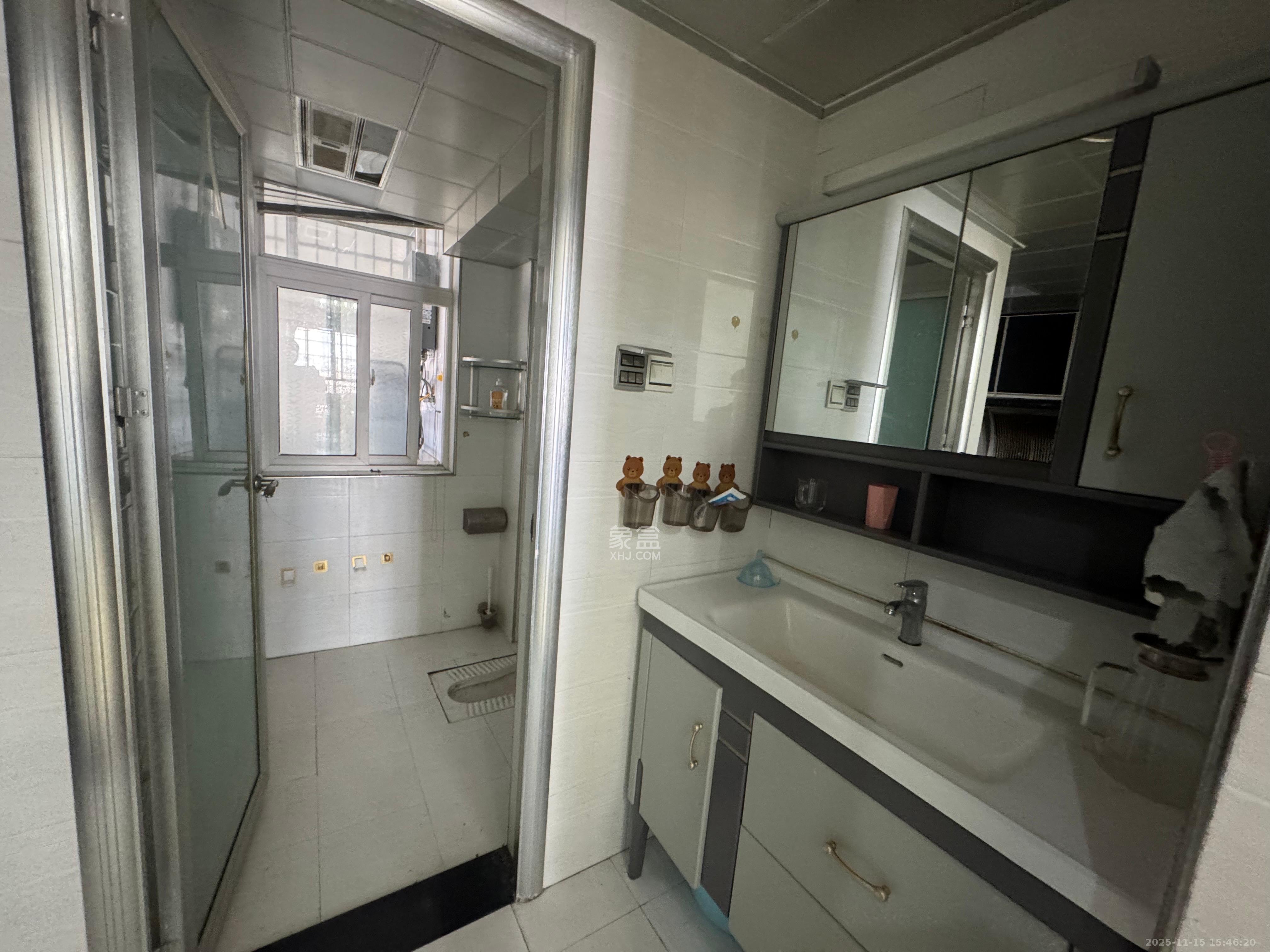 广场之星  3室2厅2卫    2000.0元/月室内图