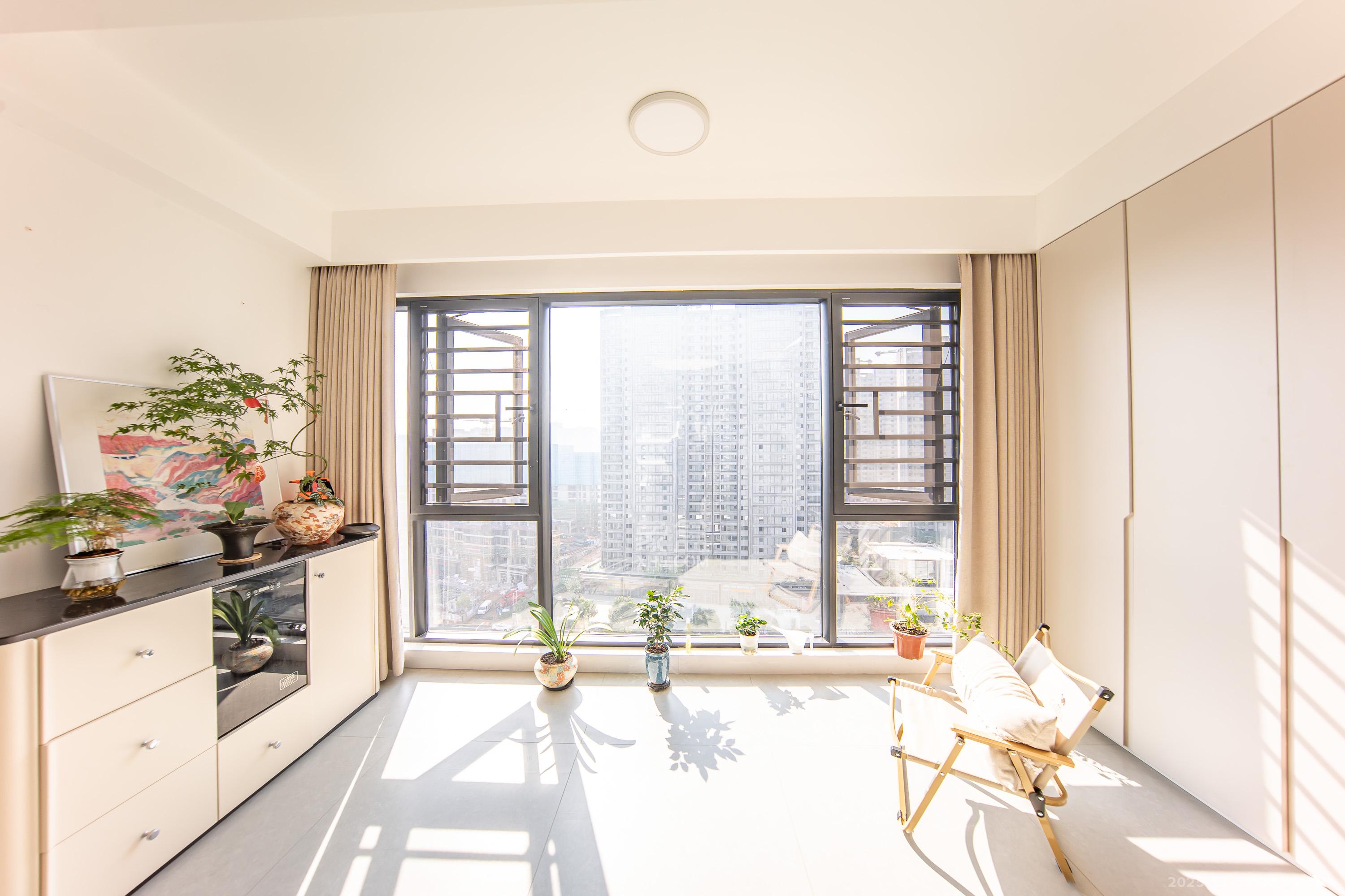 卓越洋湖晴翠  4室2厅2卫    240.0万阳台