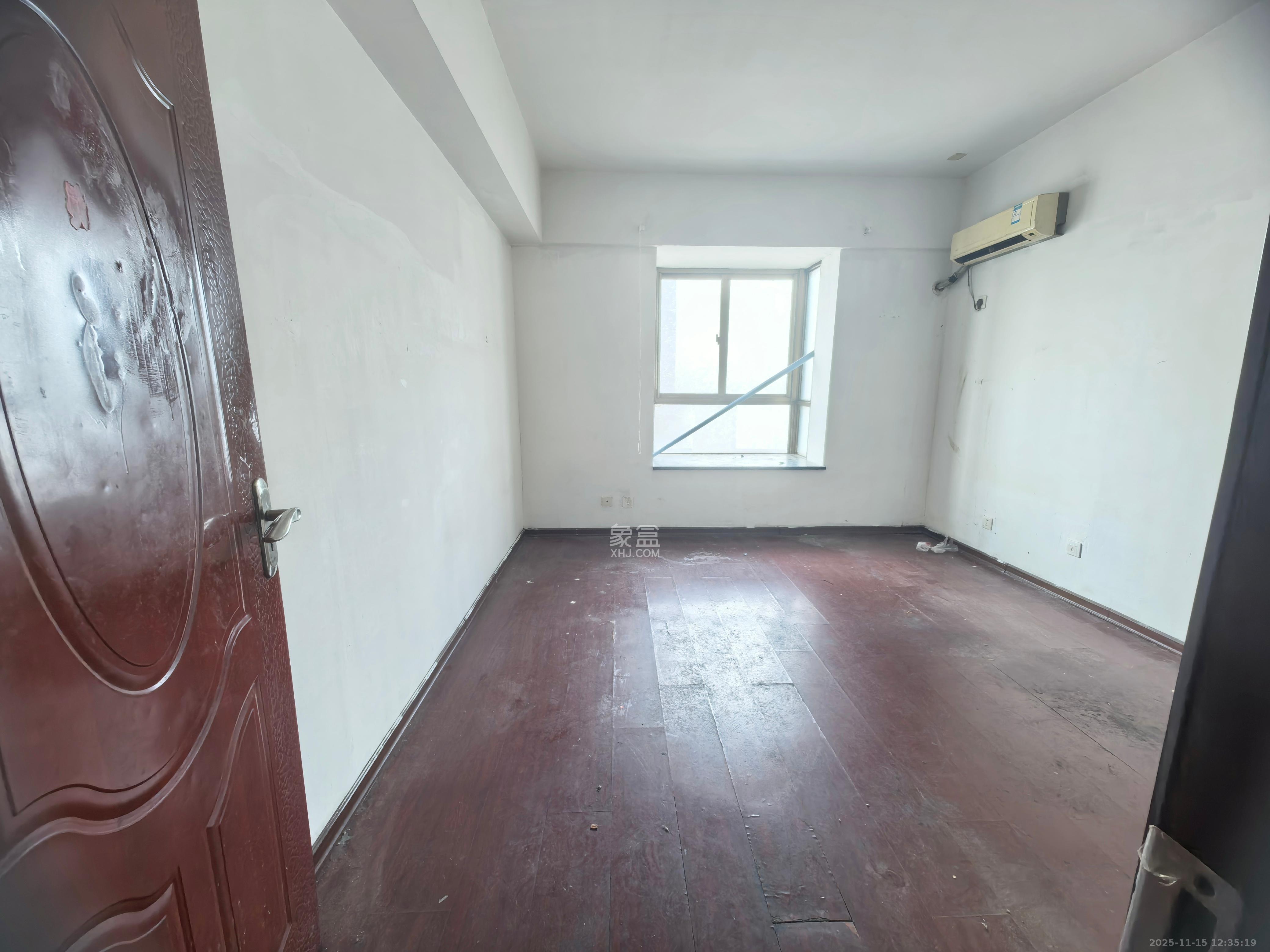 长宝1667  3室2厅2卫    3800.0元/月室内图