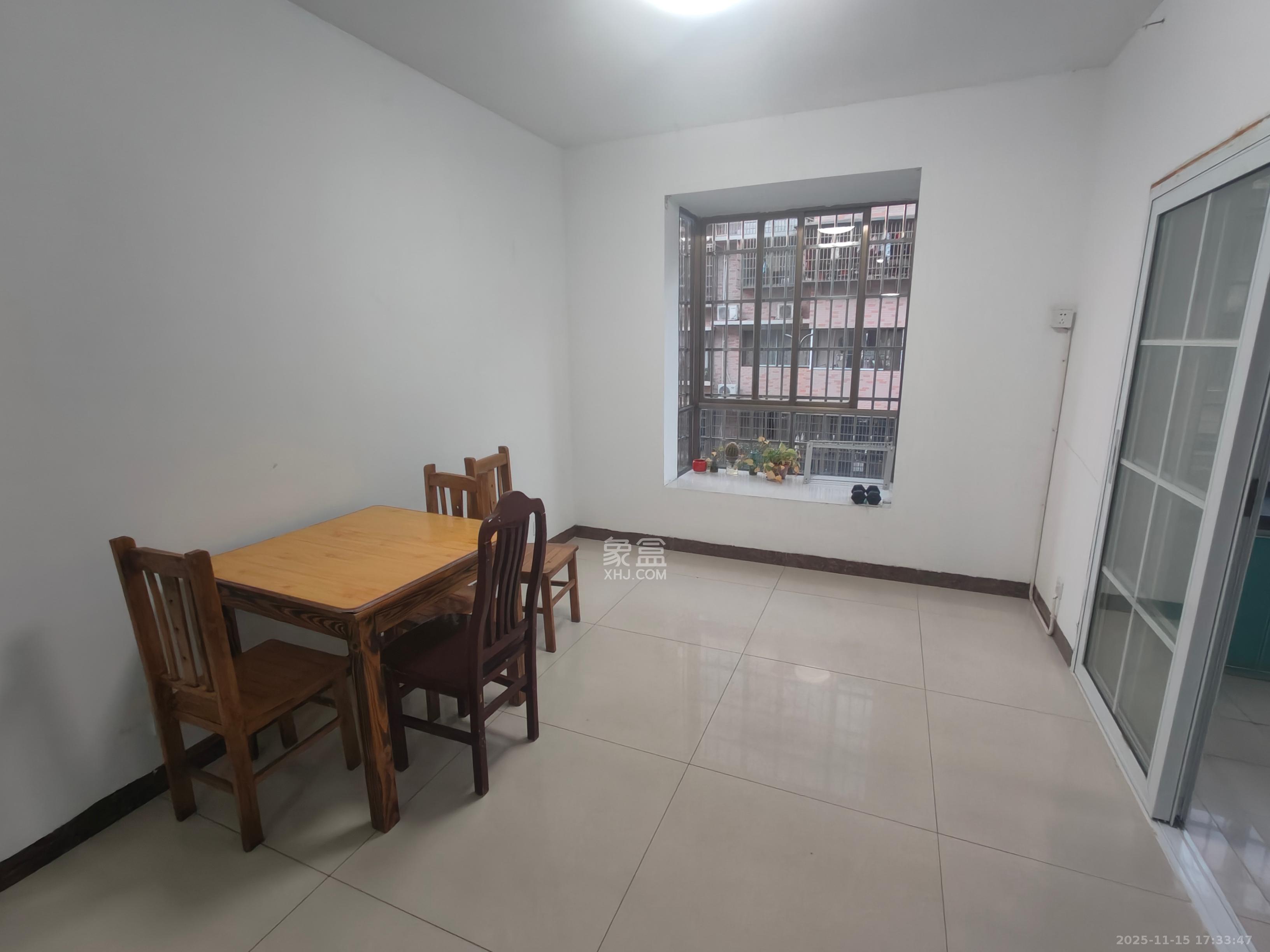 金峰小区北院（七里营社区）  3室2厅2卫    2000.0元/月室内图