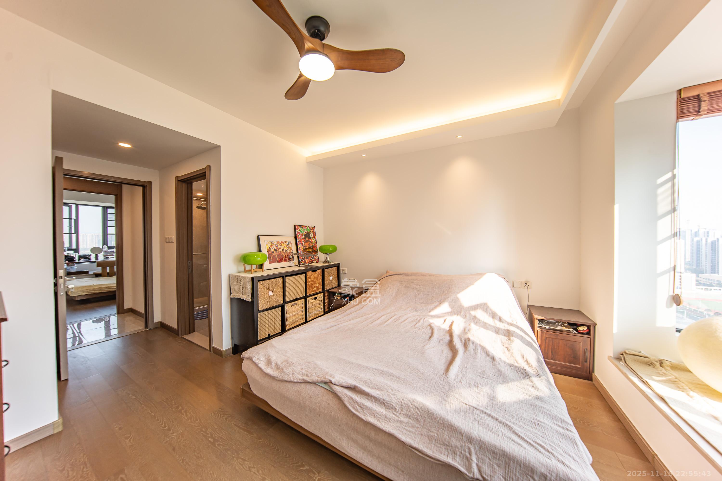 映客龙湖璟翠公馆（映客龙湖璟翠中心）  4室2厅2卫    175.0万卧室