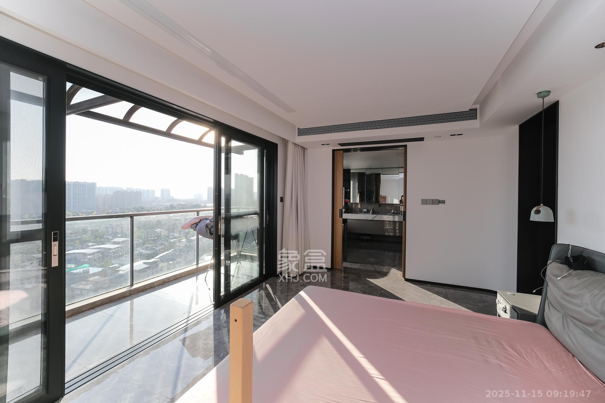 合能枫丹新里 5室2厅2卫 350.0万 合能枫丹新里 5室2厅2卫 350.0万卧室