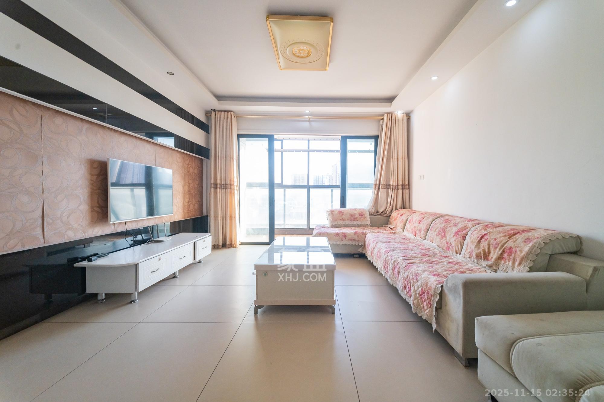 蓝山郡 2室2厅1卫 49.8万 蓝山郡 2室2厅1卫 49.8万客厅