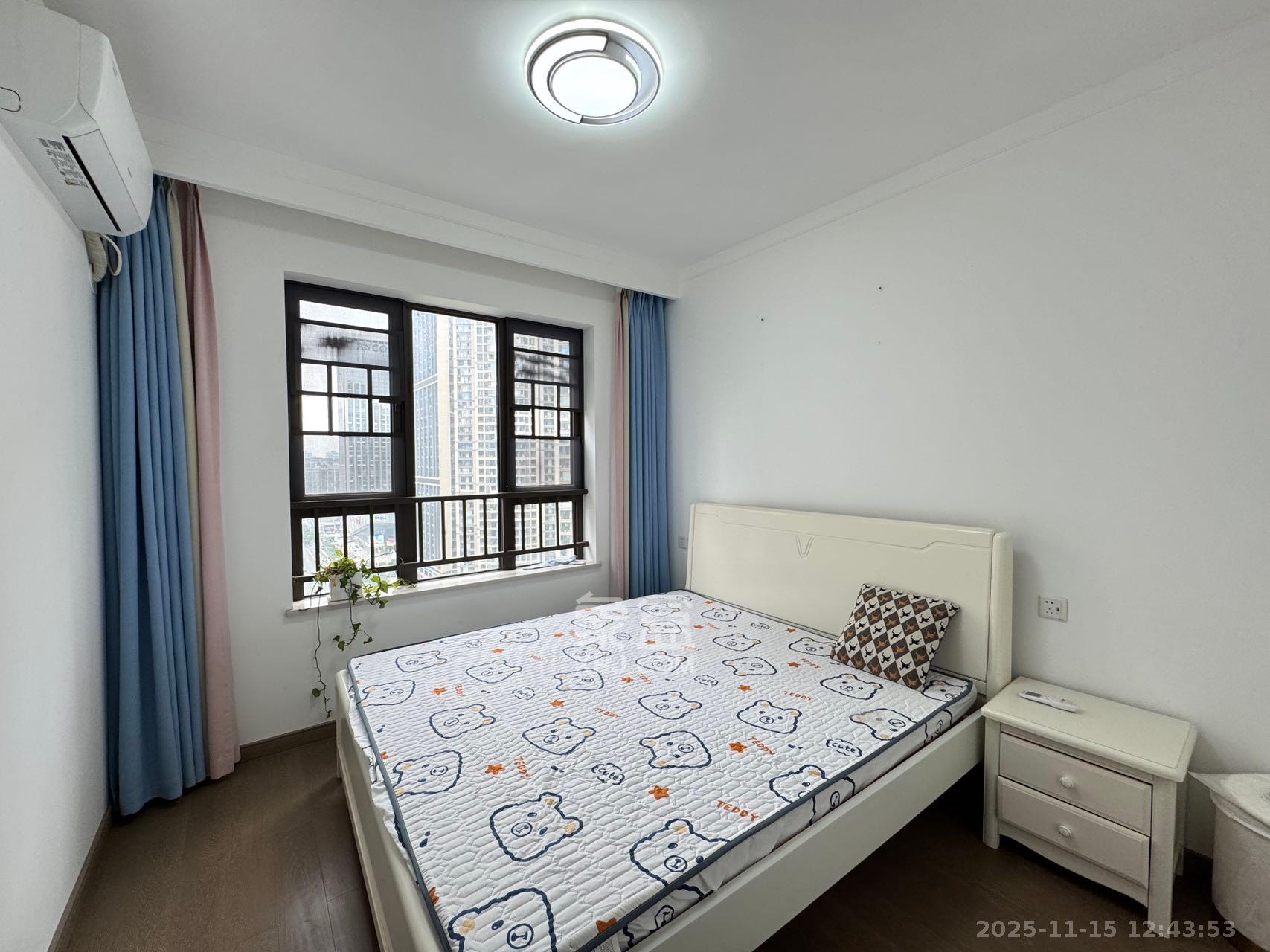 龙湖铂金中心（龙湖春江郦城）  3室2厅2卫    4300.0元/月室内图