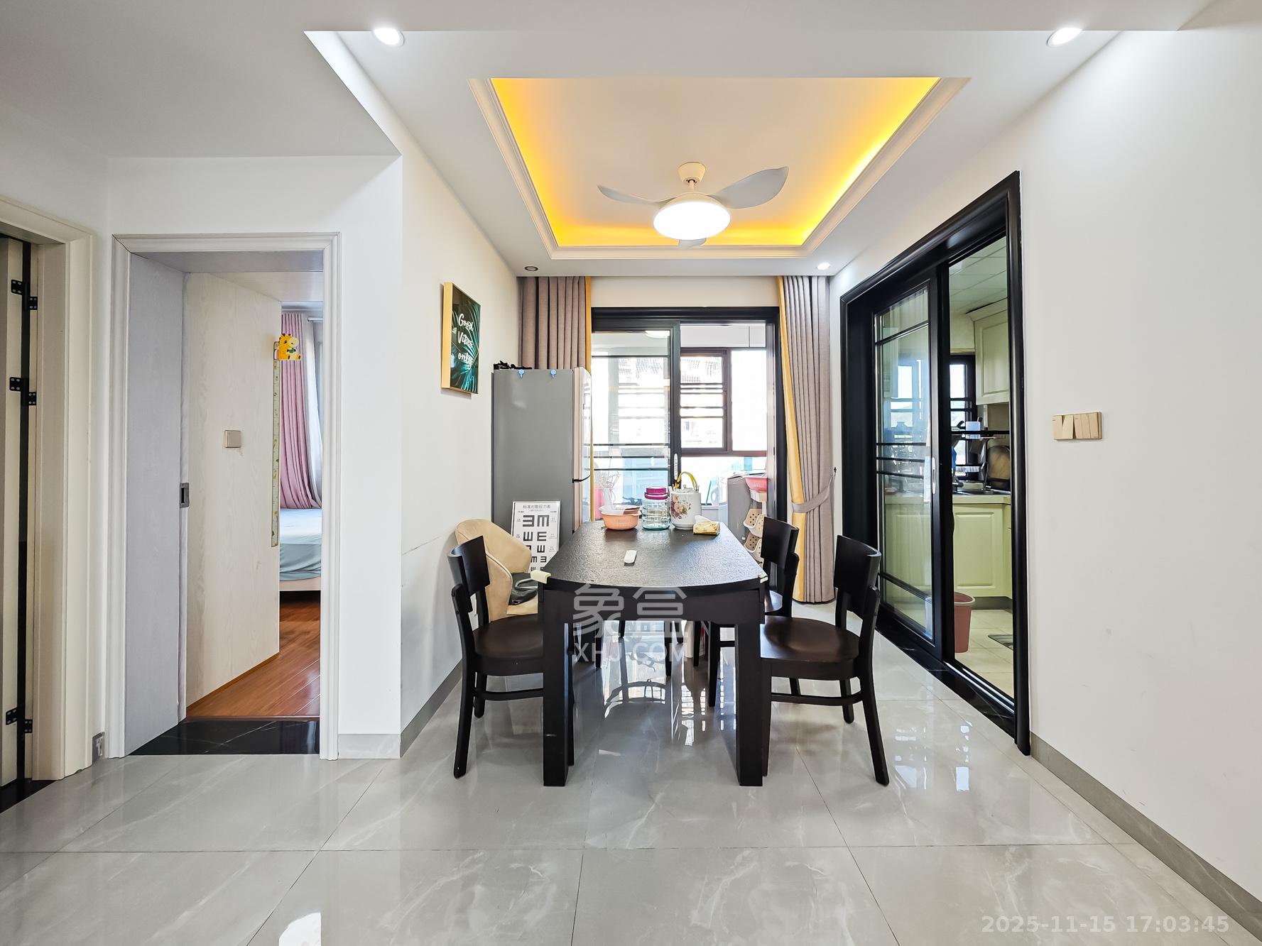 山语城三期  3室2厅2卫    85.0万客厅