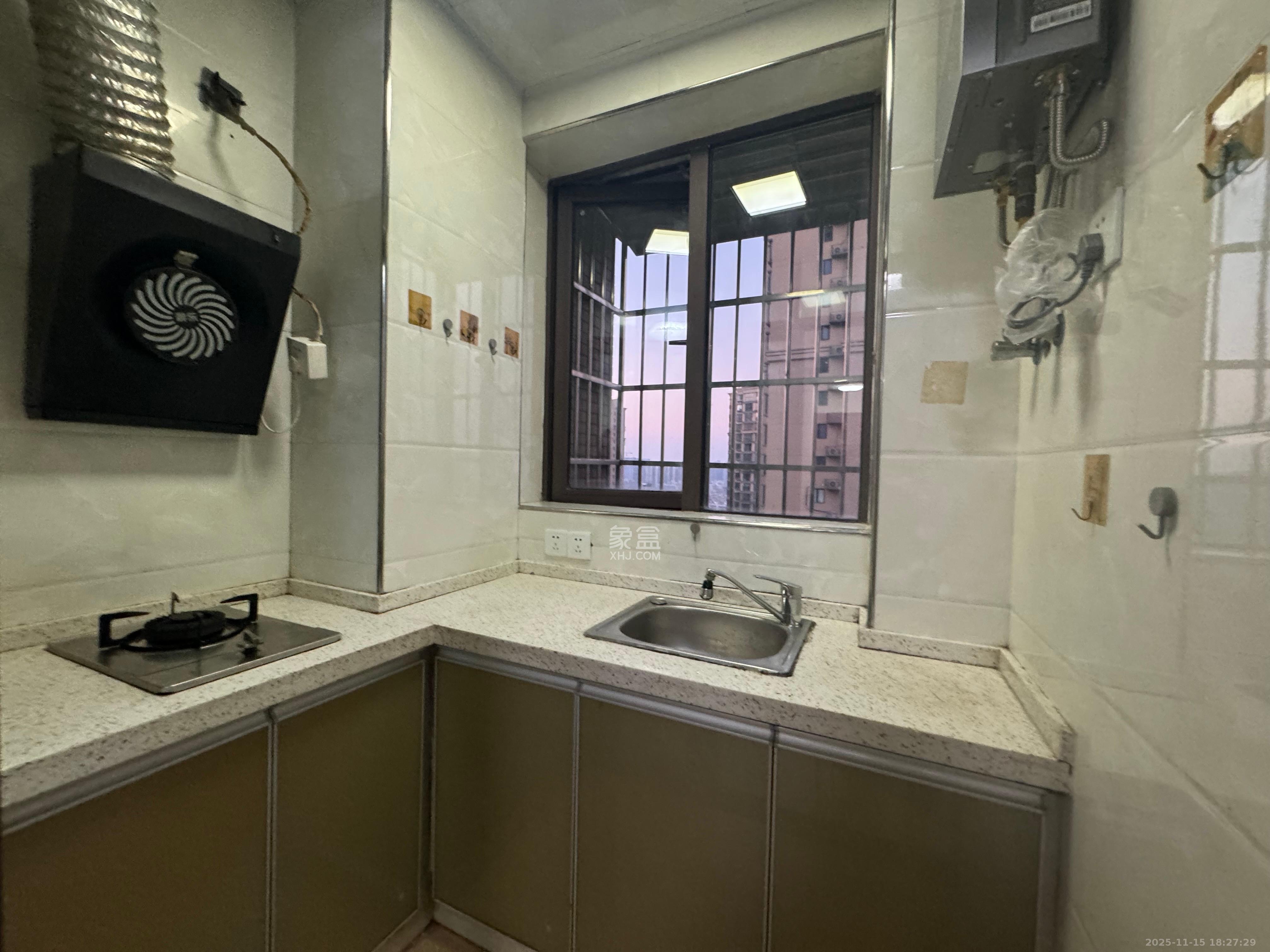 同鑫家园  1室1厅1卫    1300.0元/月室内图