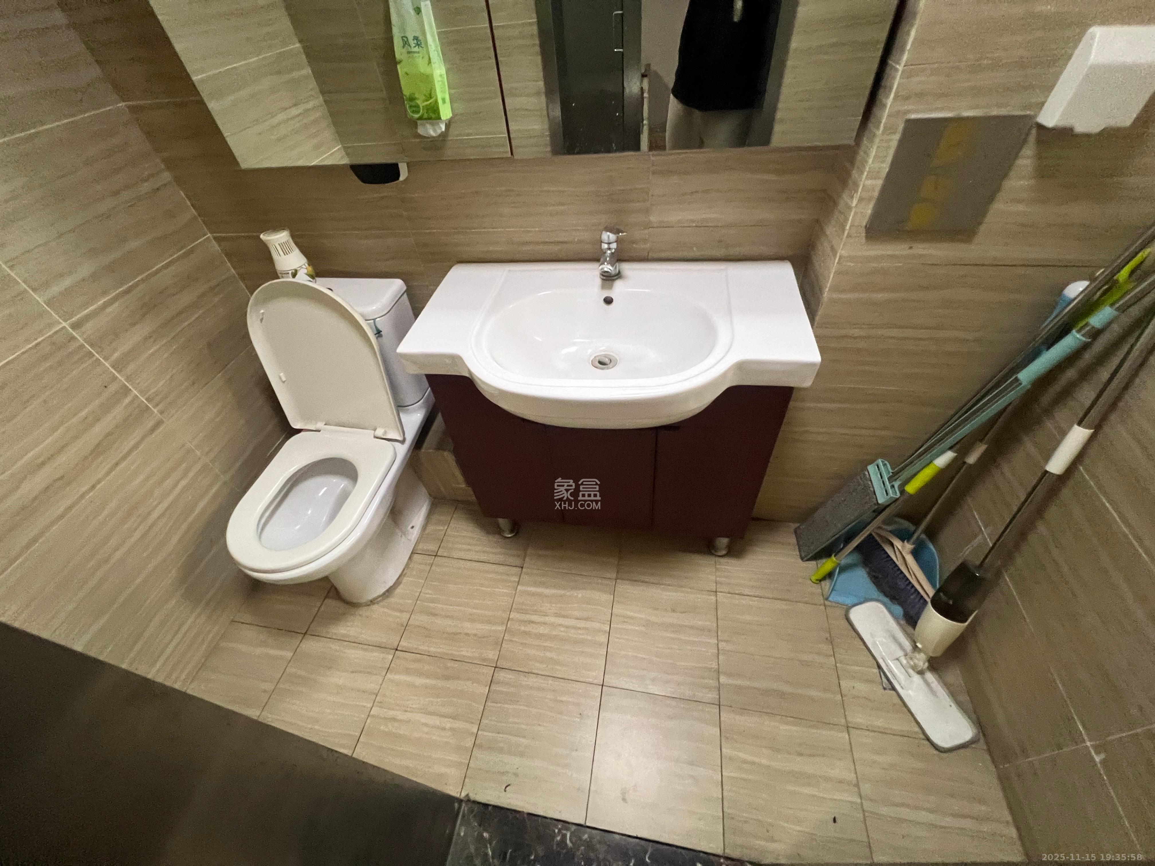 鸥波港湾  2室1厅2卫    2200.0元/月室内图