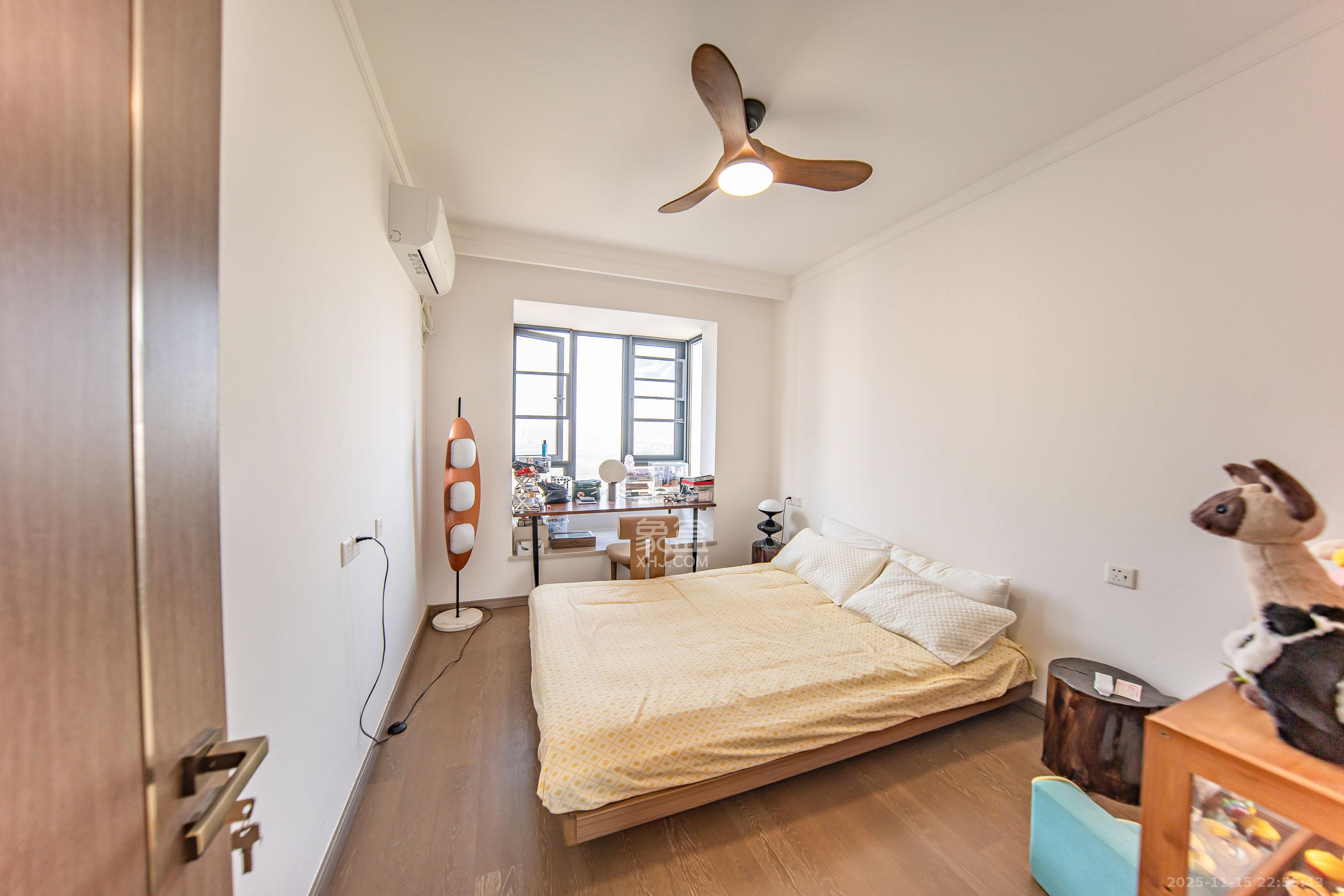 映客龙湖璟翠公馆（映客龙湖璟翠中心）  4室2厅2卫    175.0万卧室