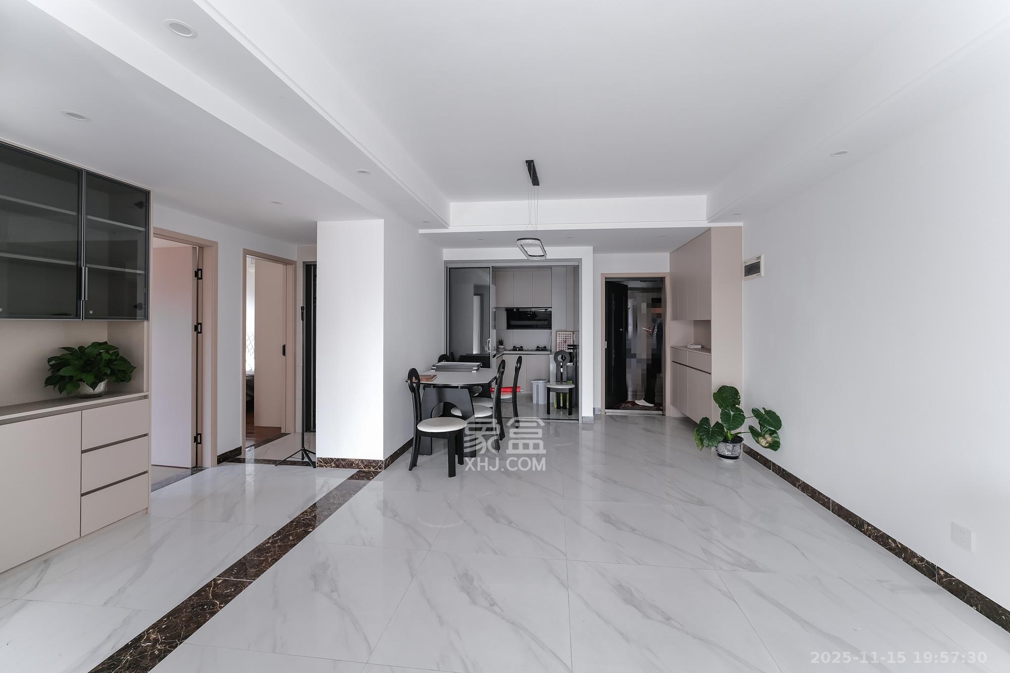 荣盛花语城 3室2厅1卫 80.0万 荣盛花语城 3室2厅1卫 80.0万客厅