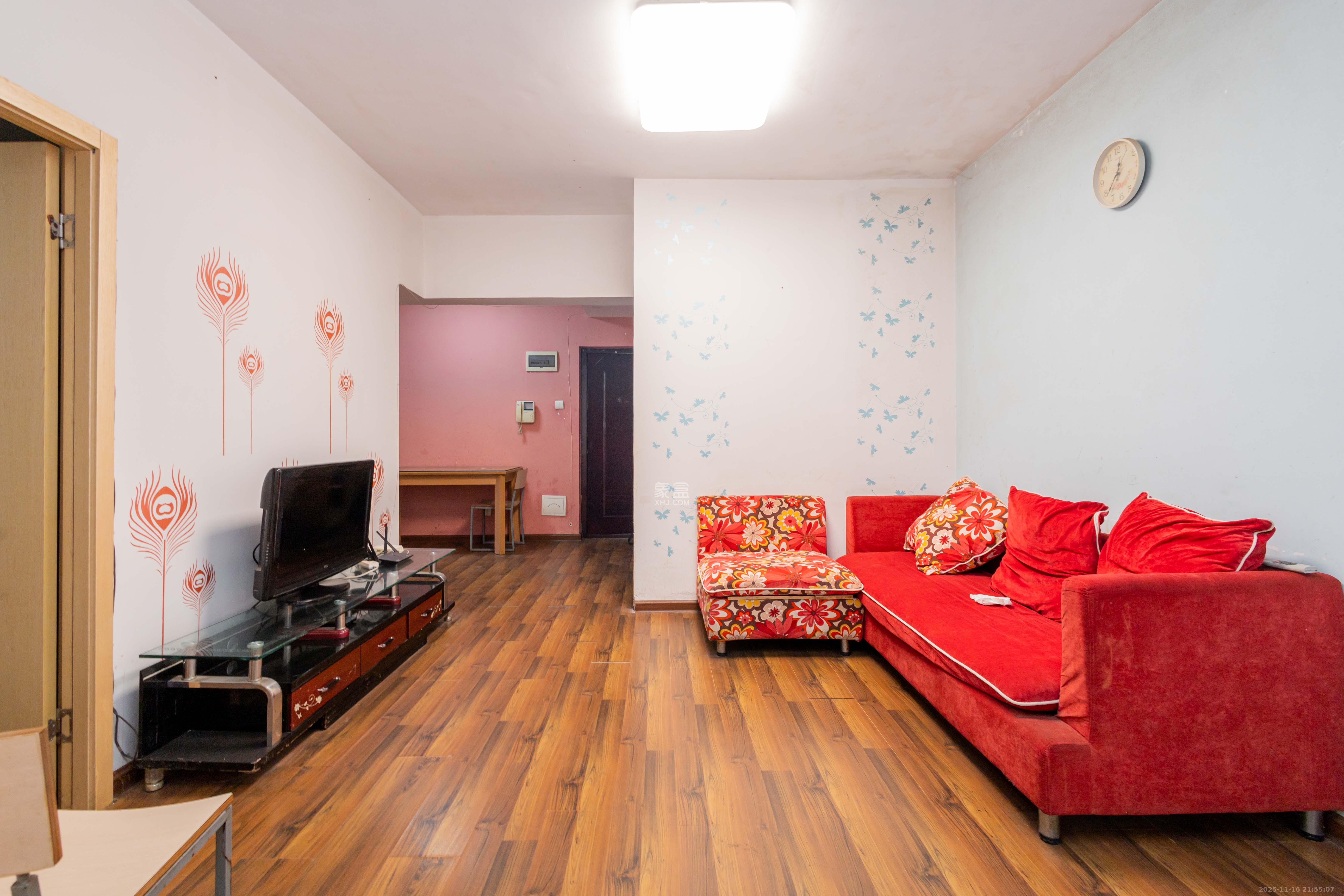 未来蜂巢 3室2厅1卫 42.0万 未来蜂巢 3室2厅1卫 42.0万客厅