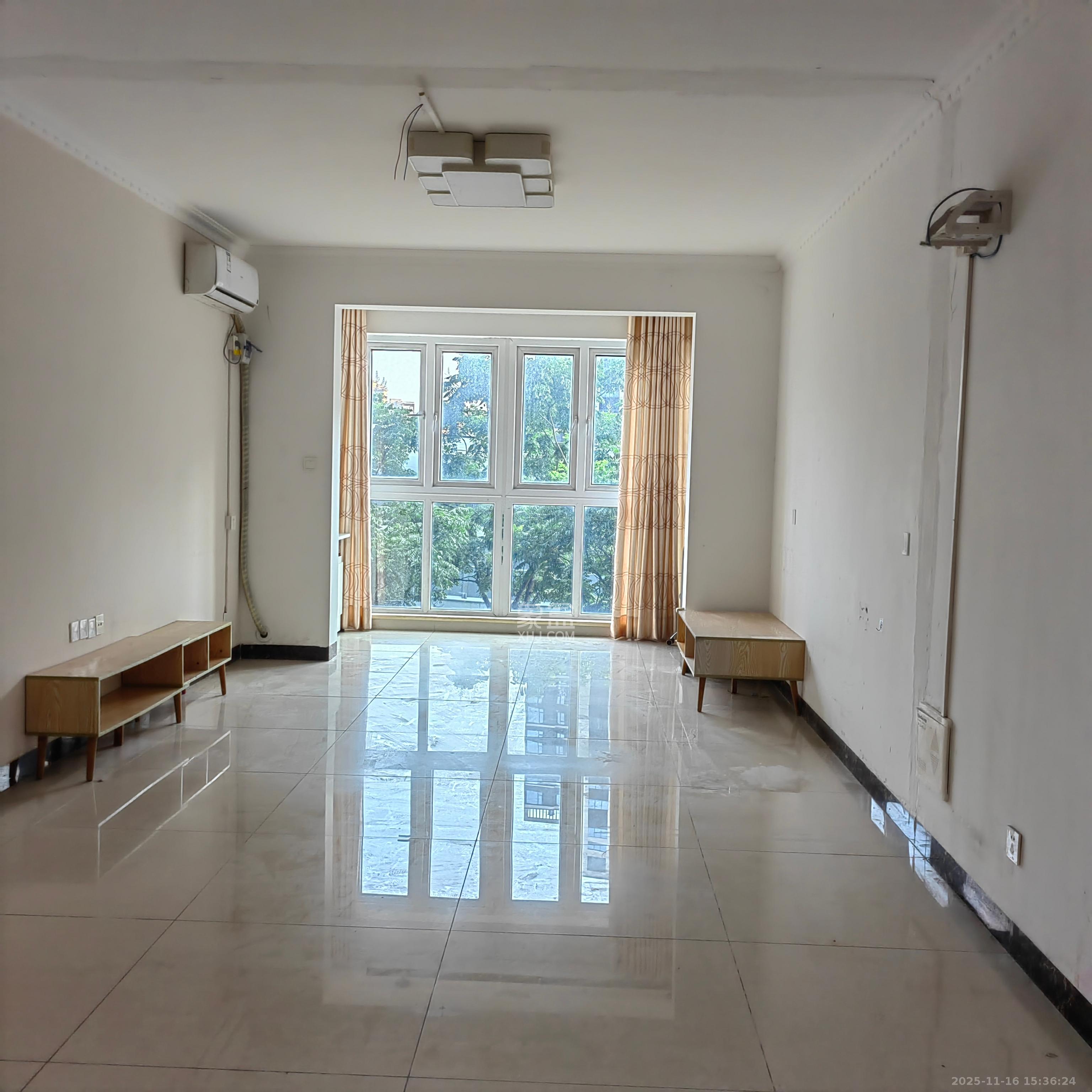 荣盛花语城  3室2厅1卫    1800.0元/月室内图