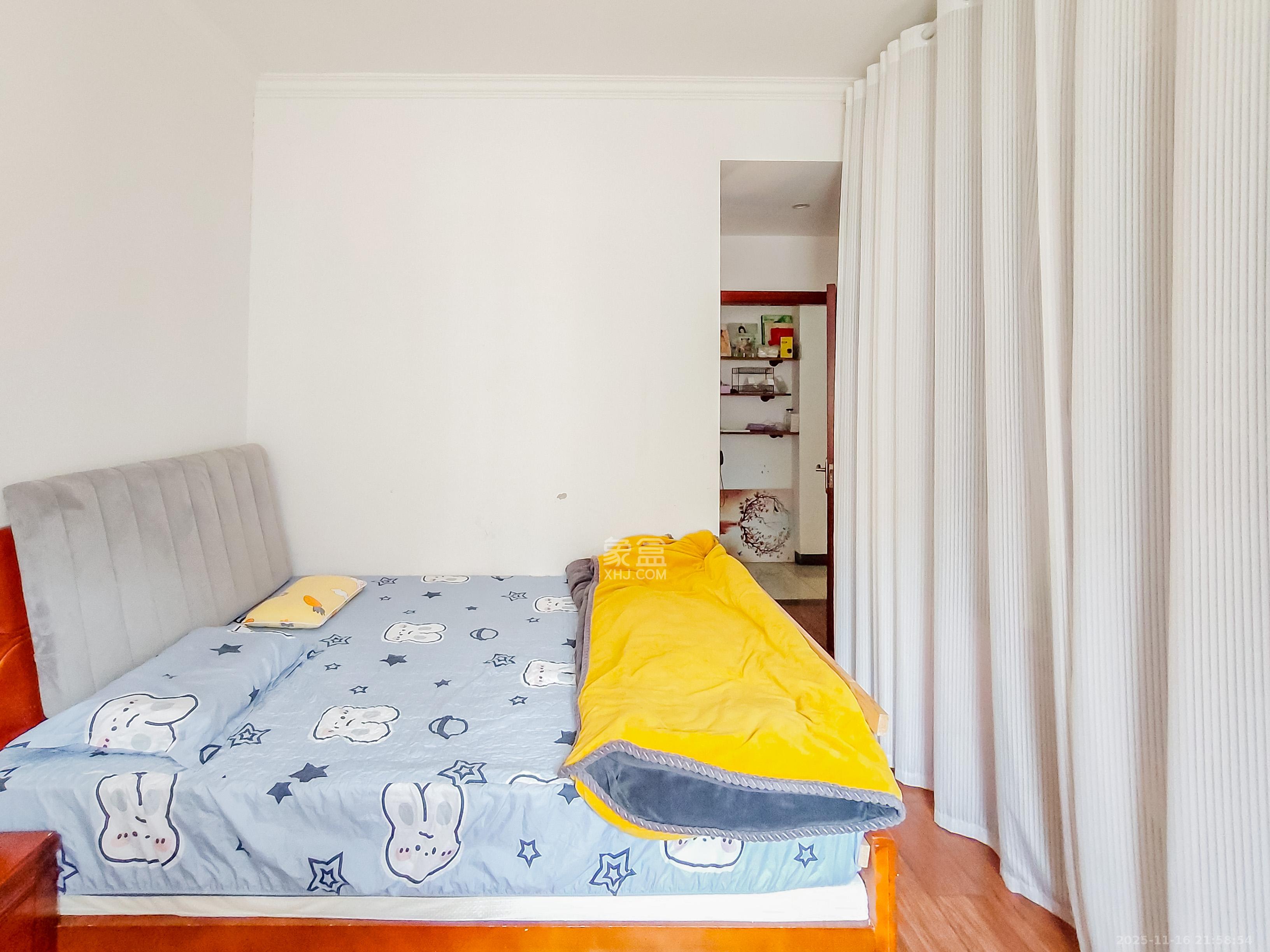 岸芷汀兰  4室2厅2卫    70.0万卧室