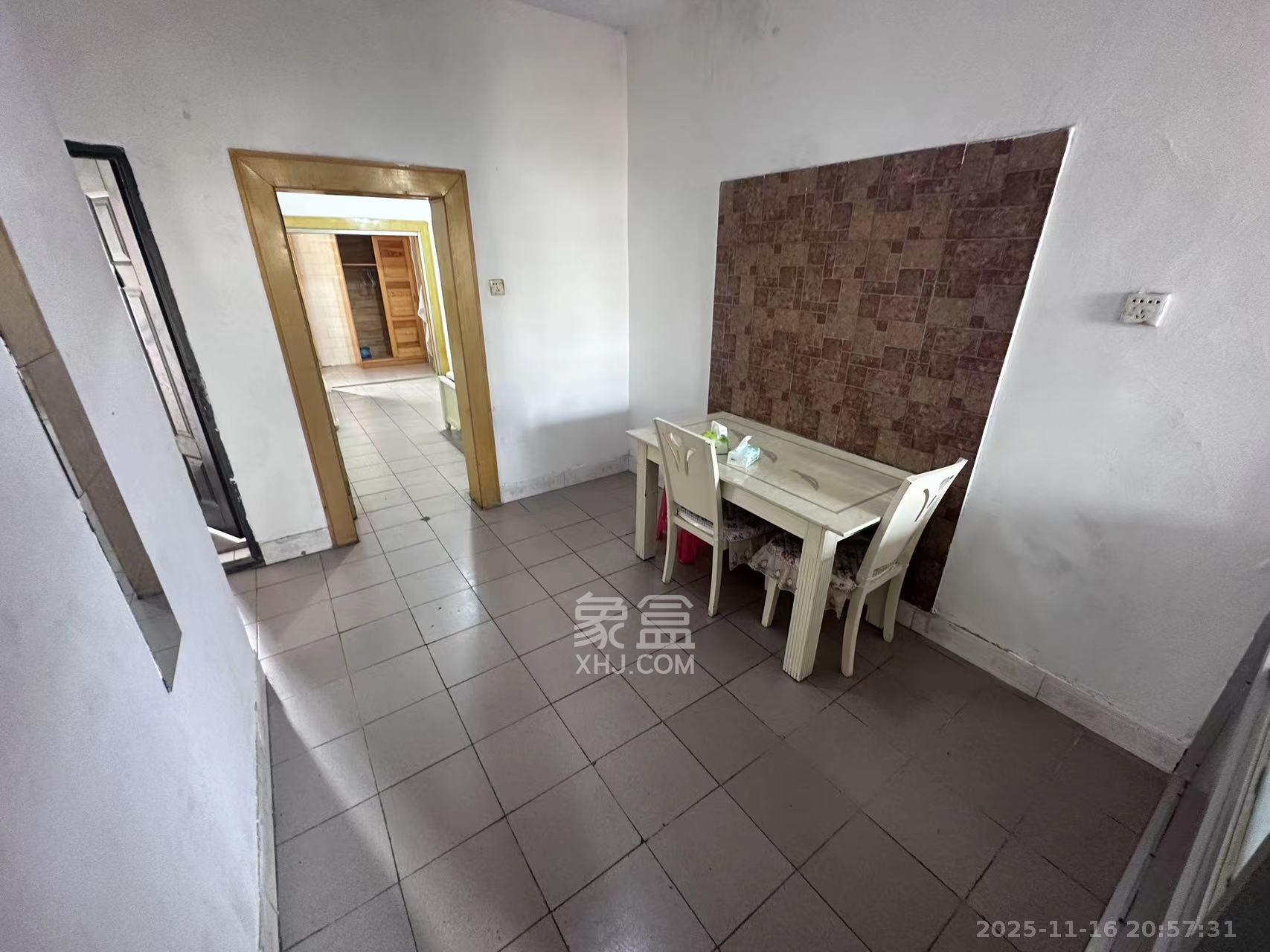 工业局宿舍  2室1厅1卫    1400.0元/月