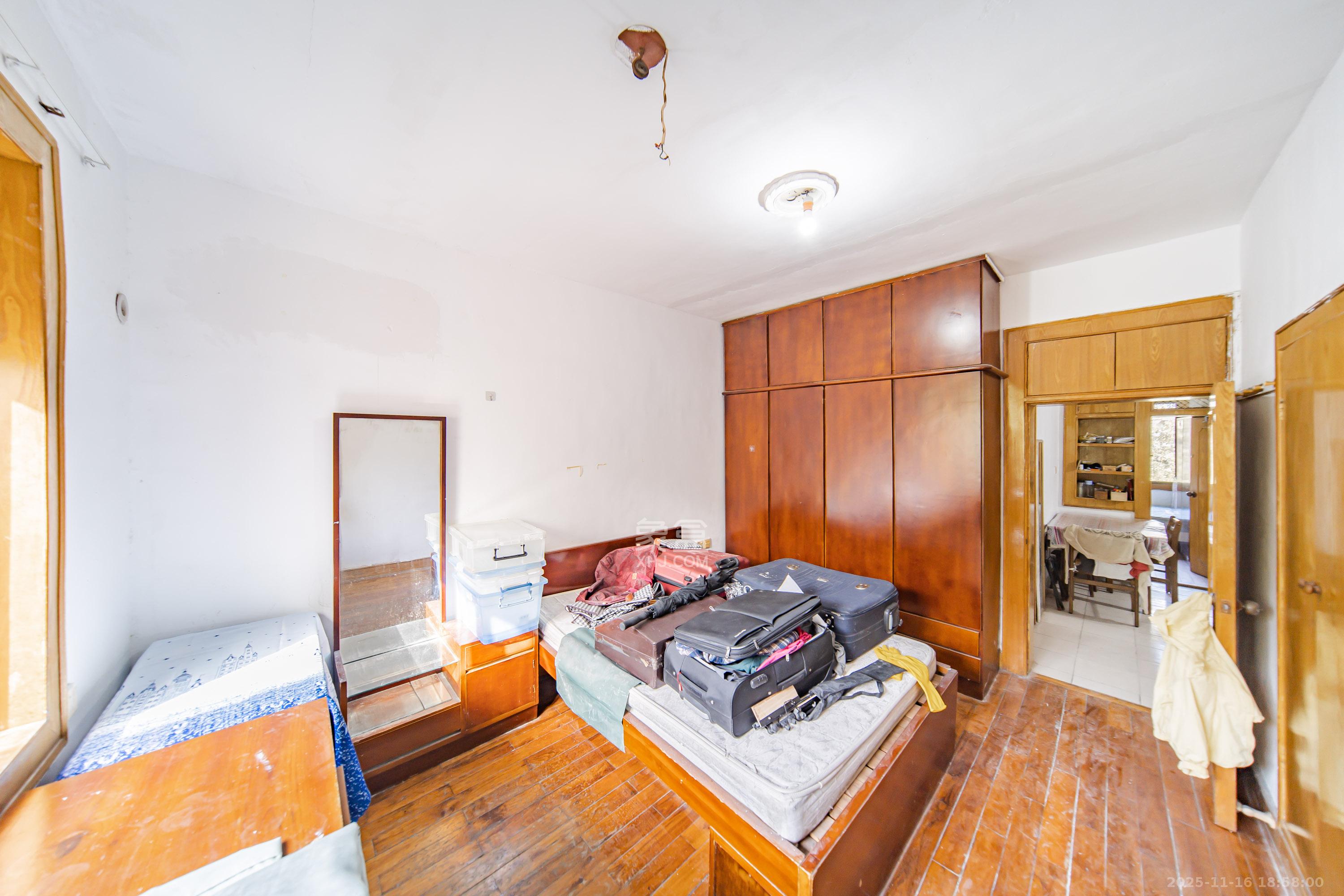 湘雅医学院(湘雅附一北院) 3室2厅1卫 50.0万 湘雅医学院(湘雅附一北院) 3室2厅1卫 50.0万卧室