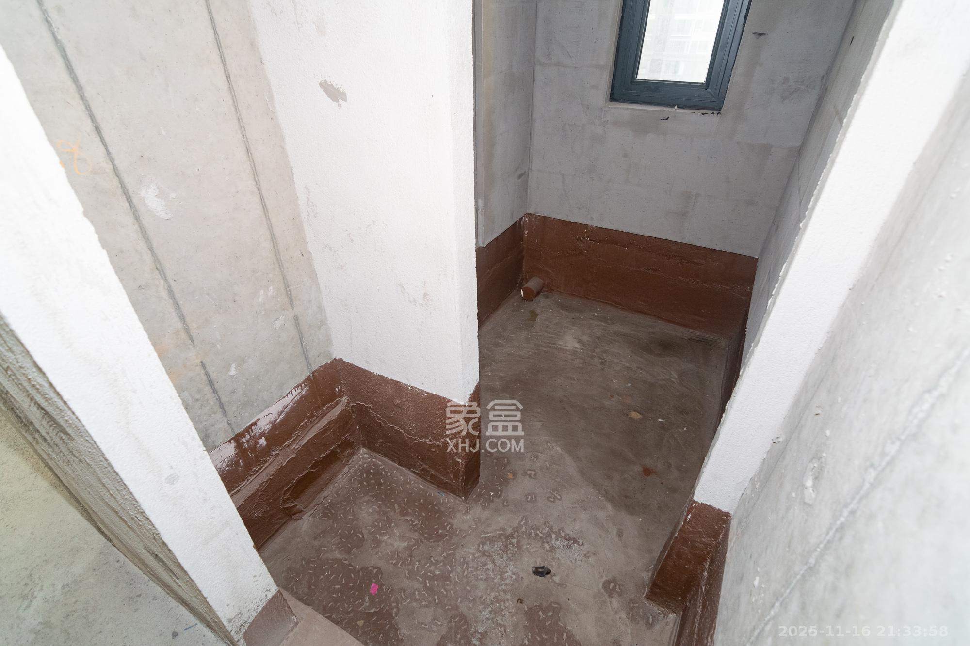 中粮鸿云  4室2厅2卫    82.8万卫生间