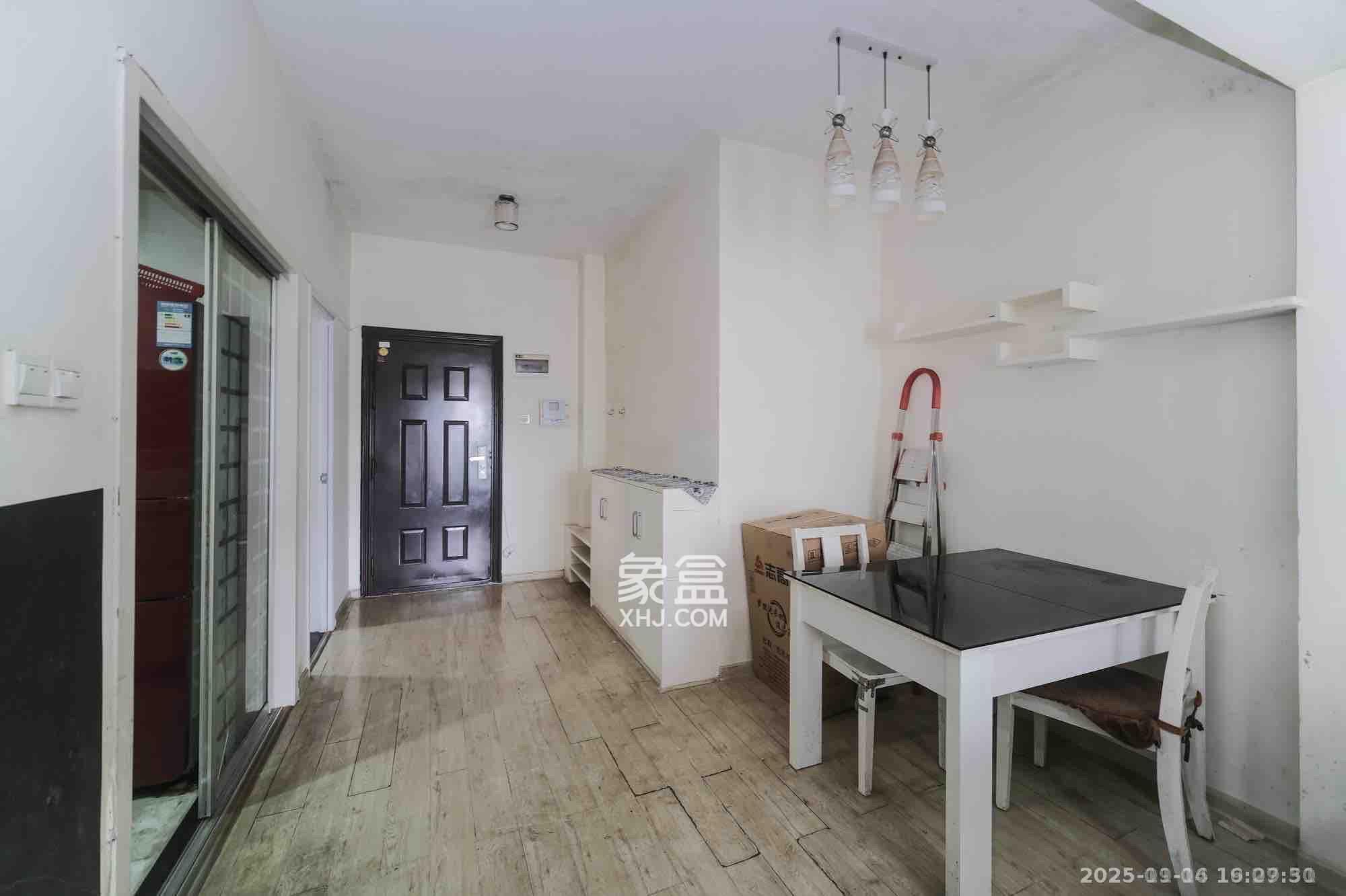 山水湾  3室2厅1卫    1600.0元/月室内图