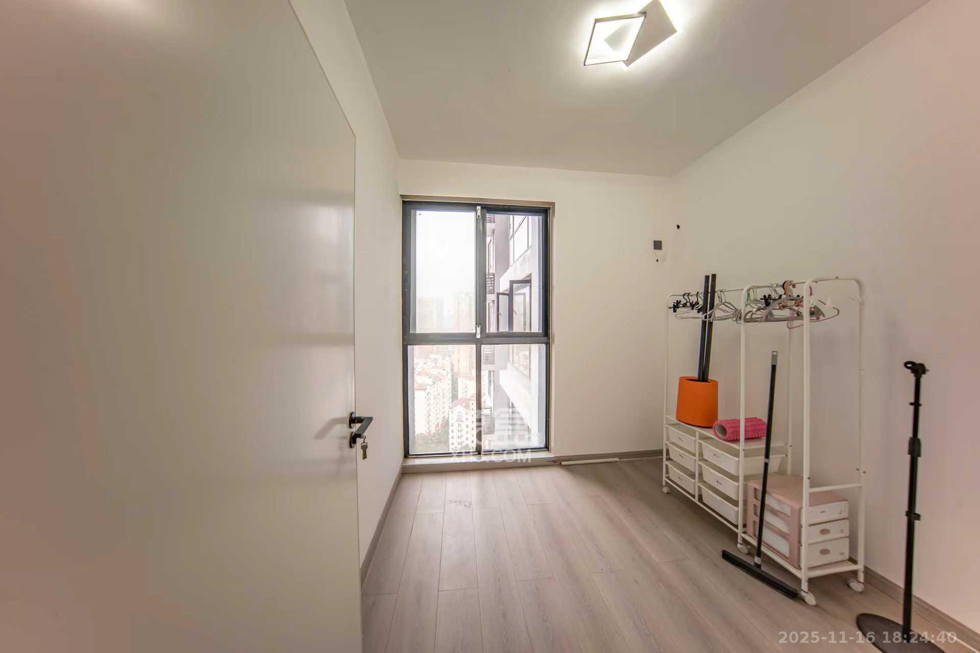 蔷薇国际  3室1厅1卫    2200.0元/月室内图