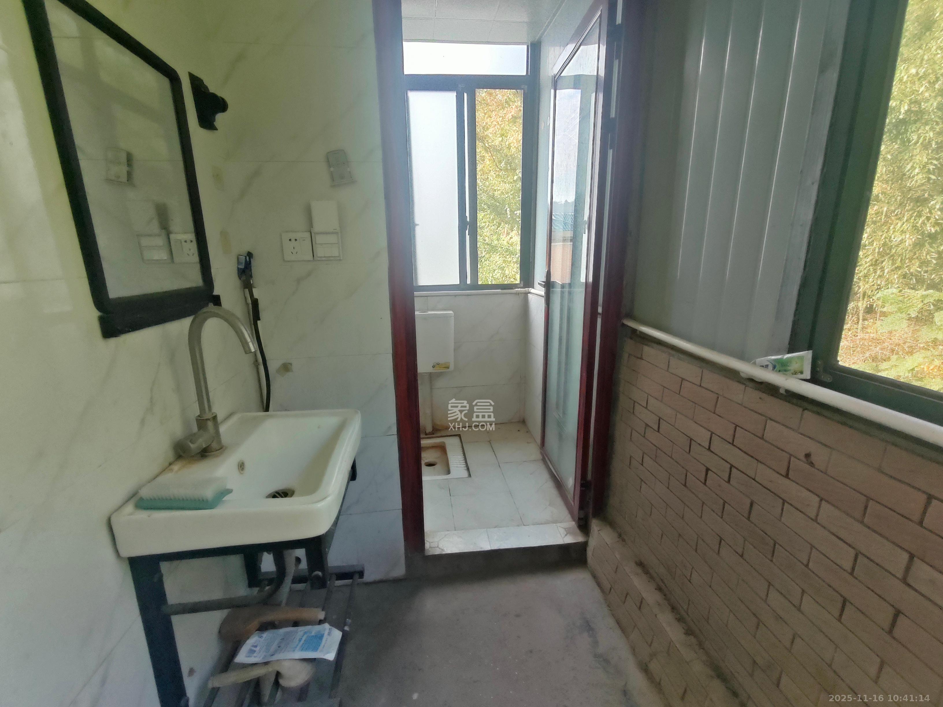 银星村散盘  3室1厅1卫    1200.0元/月室内图