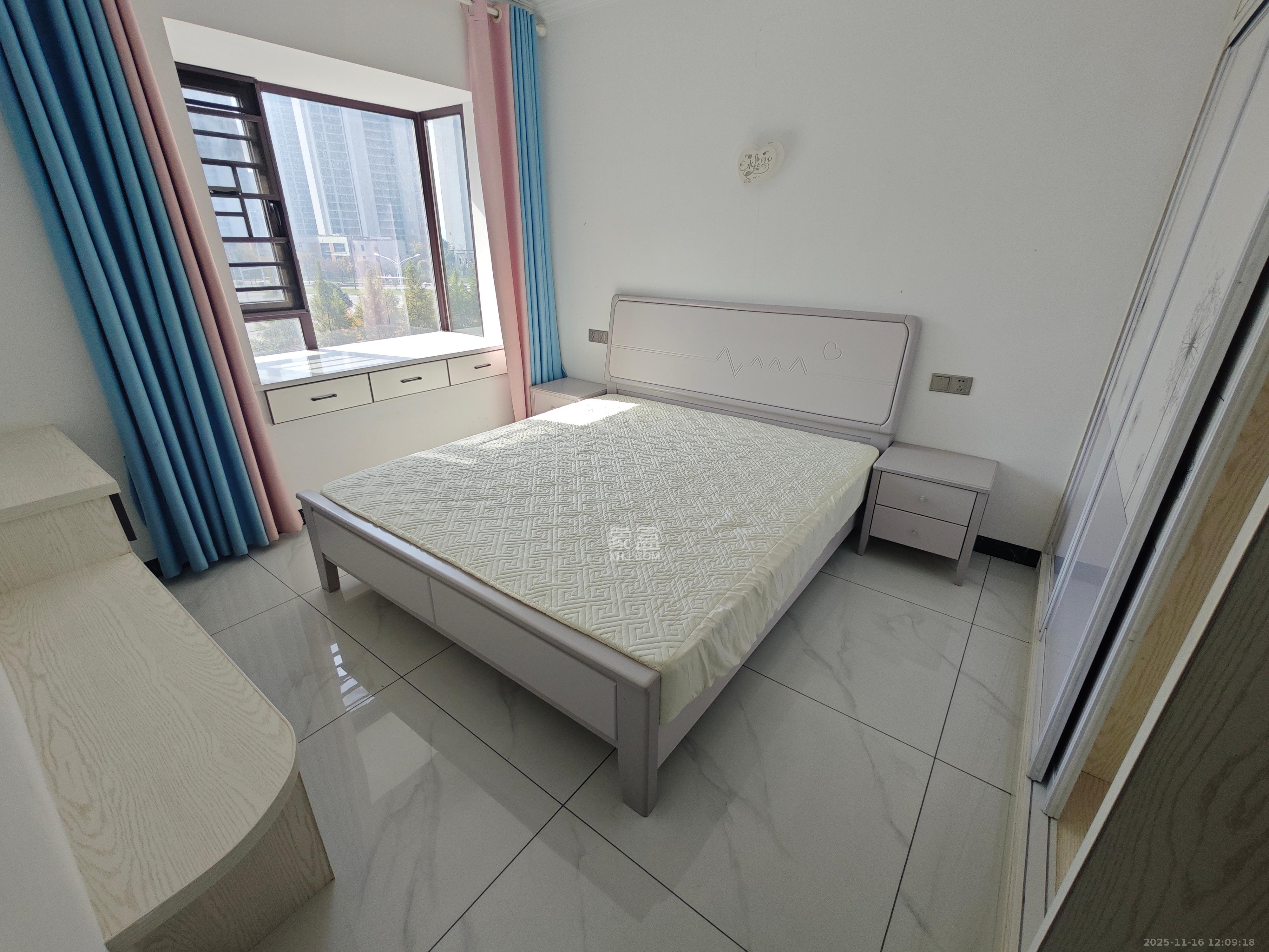 和润园三期  3室2厅2卫    2500.0元/月室内图