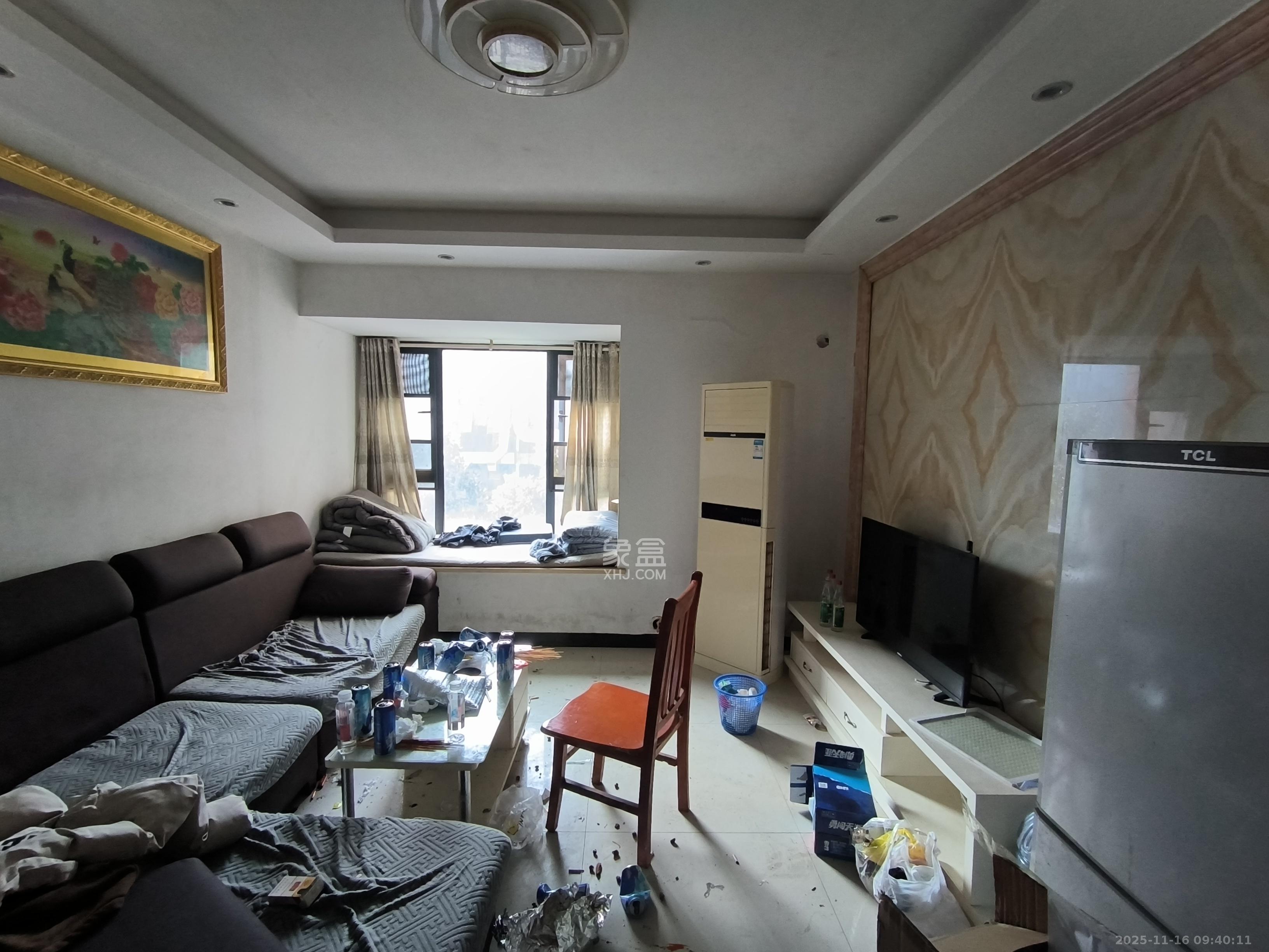 荣盛花语馨苑  3室2厅1卫    2300.0元/月