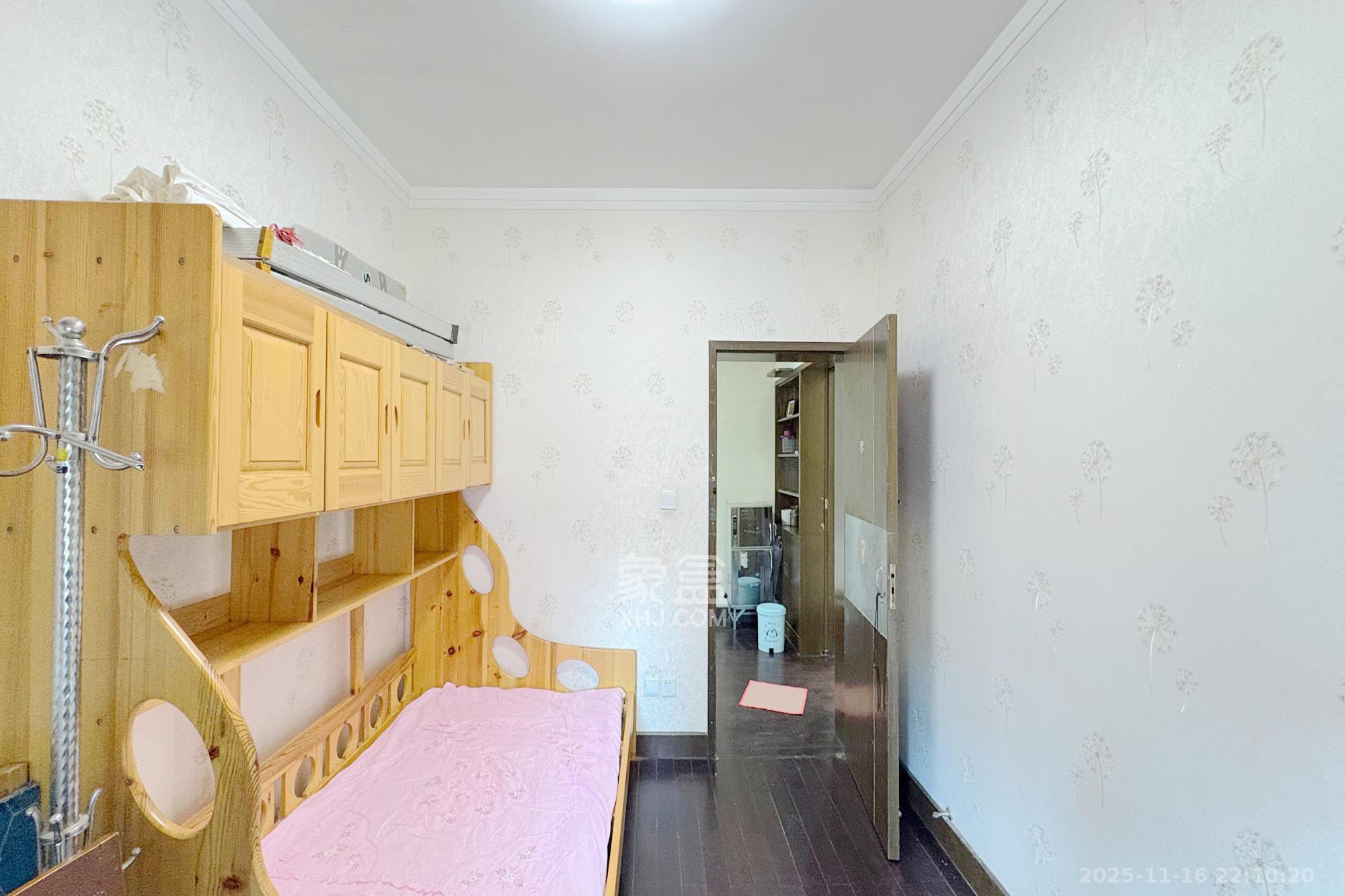 市教委单位房  3室2厅1卫    79.8万卧室