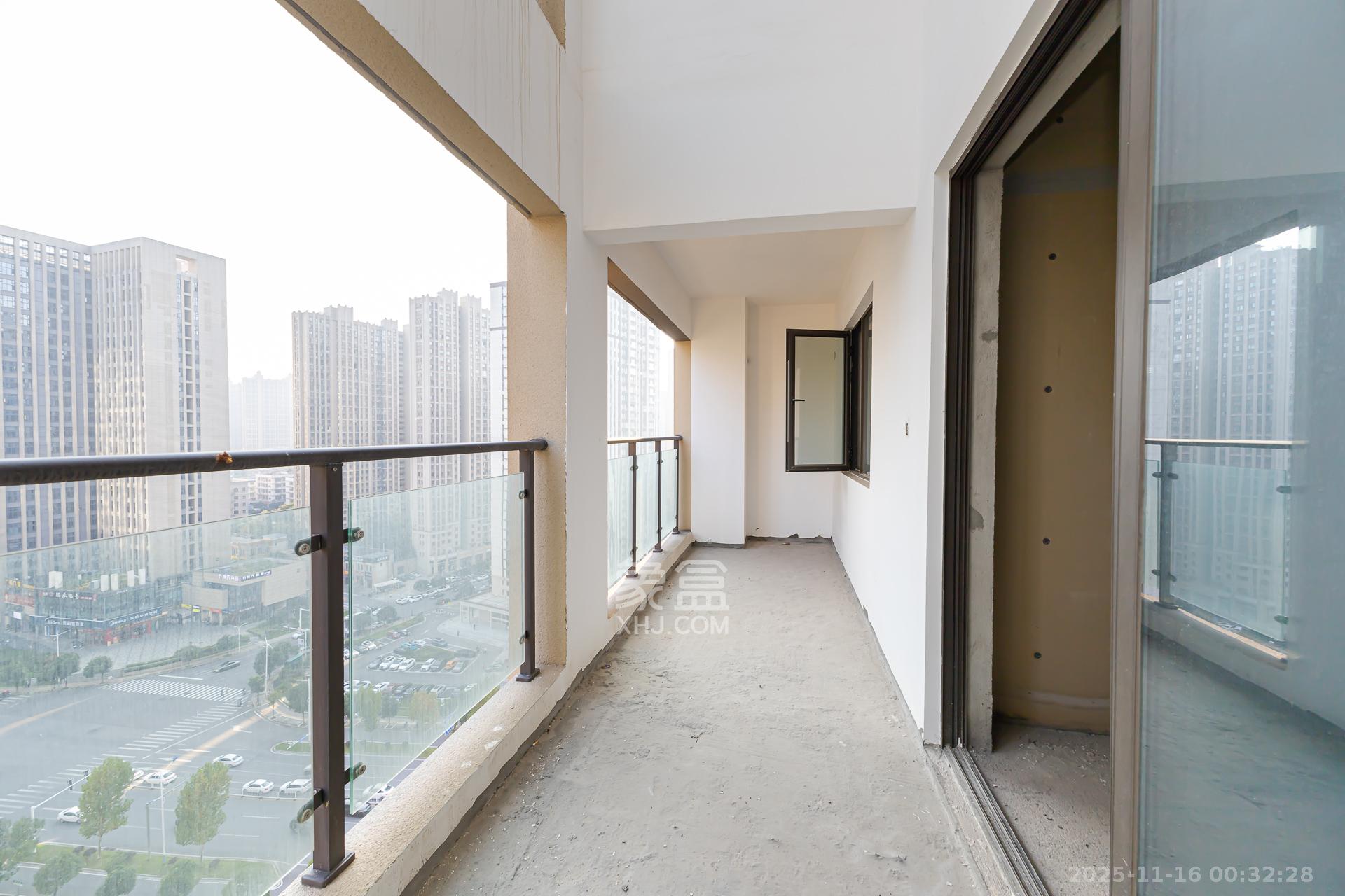 润和湘江天地C区  3室2厅2卫    108.0万阳台