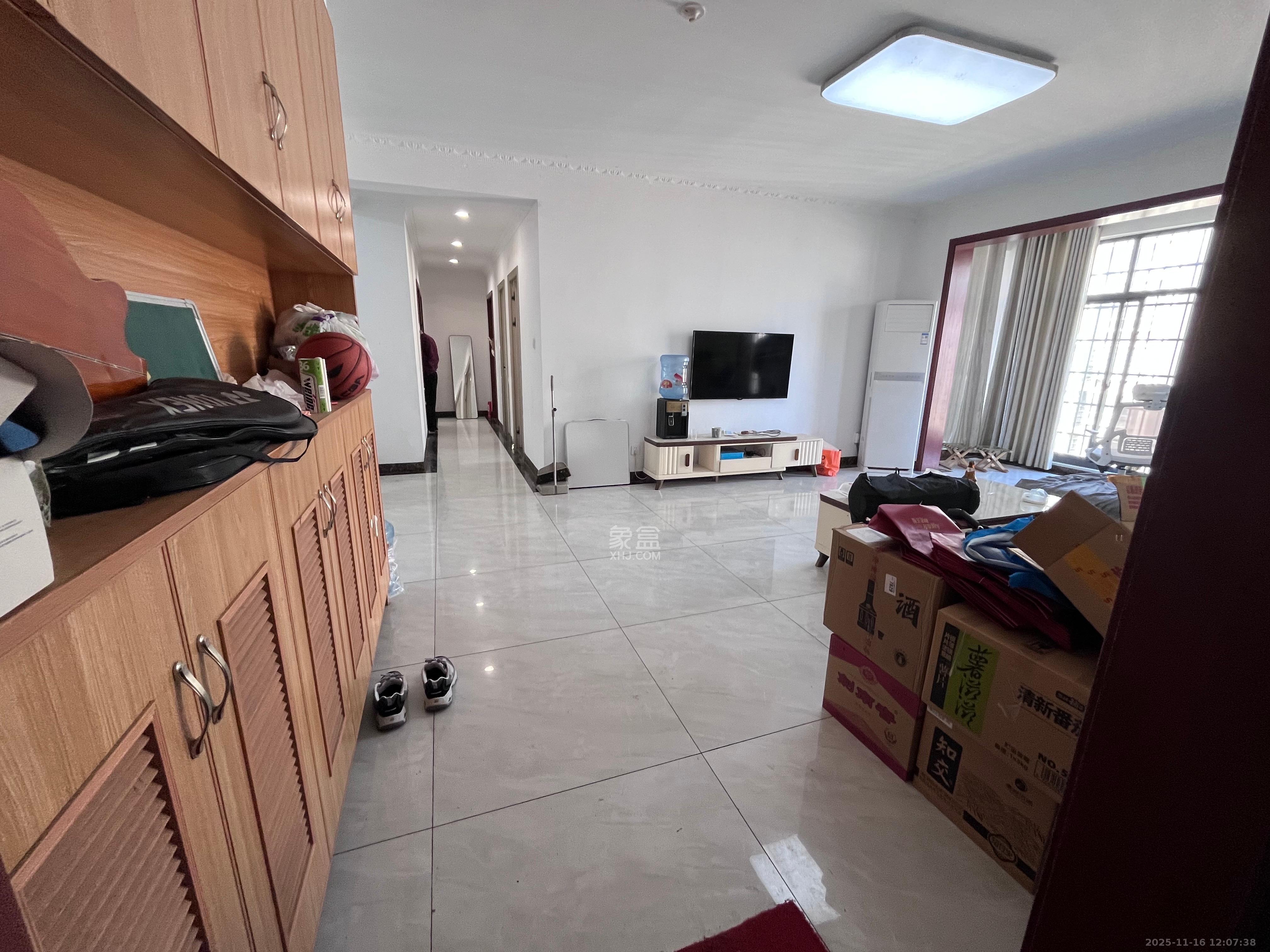 和润园一、二期  3室2厅2卫    2000.0元/月室内图