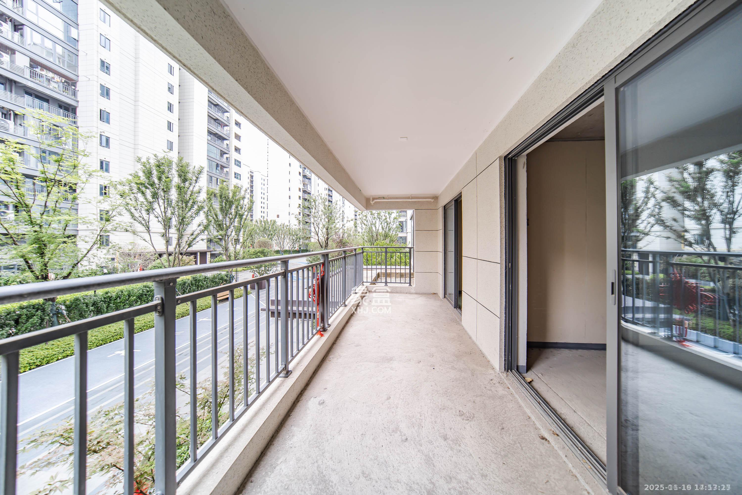 保利长交锦上  3室2厅1卫    1500.0元/月室内图