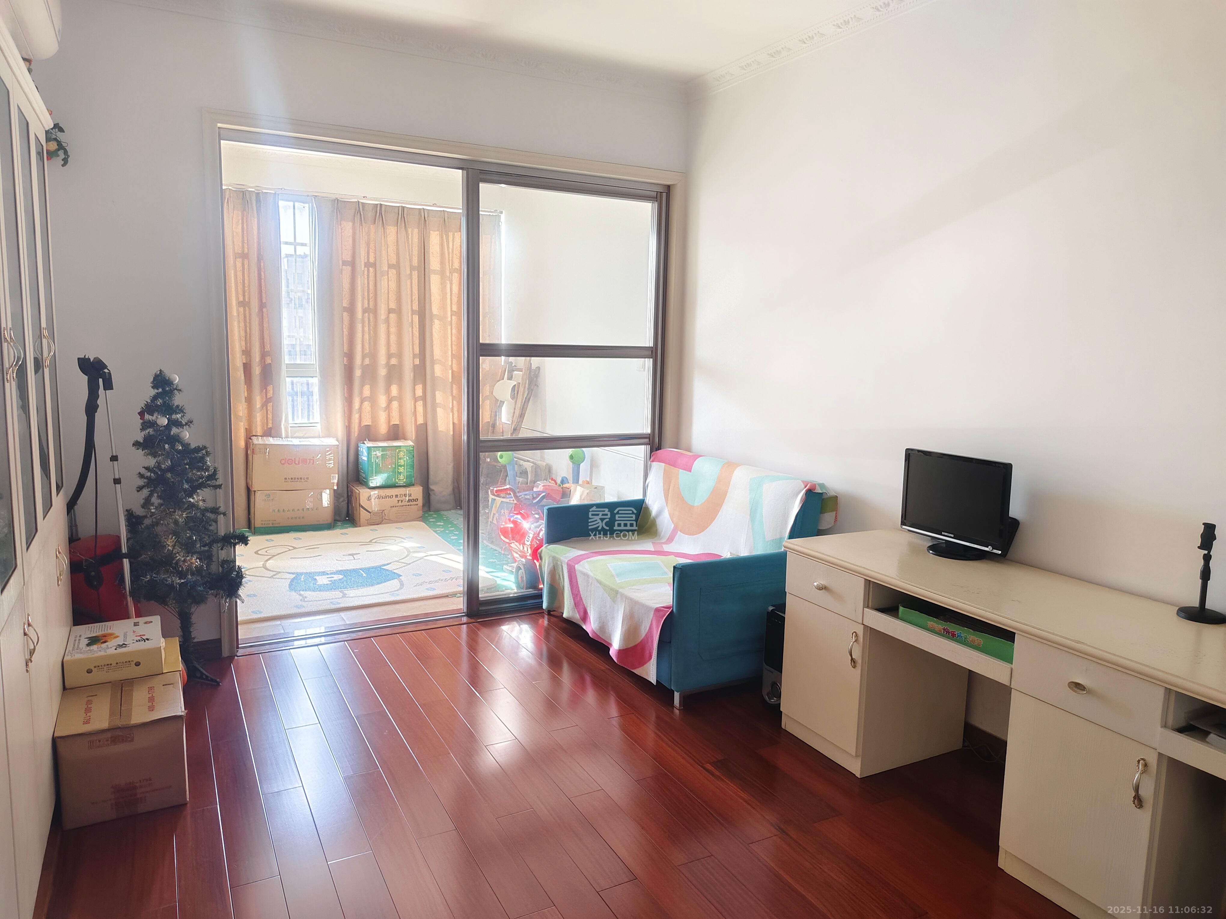 湘林家园（湘林小区电梯房）  4室2厅2卫    3000.0元/月室内图