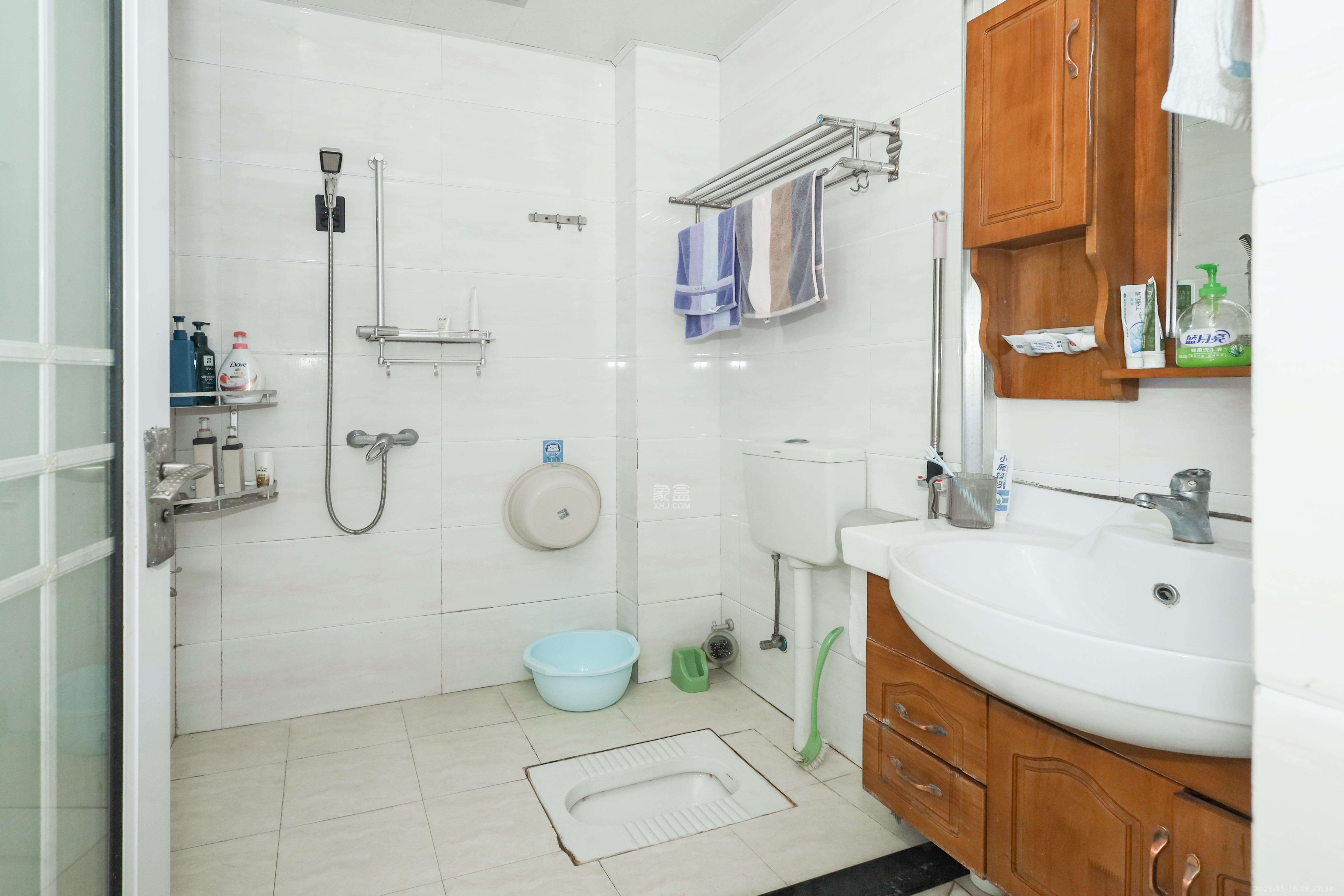 保利麓谷林语E区  3室2厅1卫    63.0万卫生间