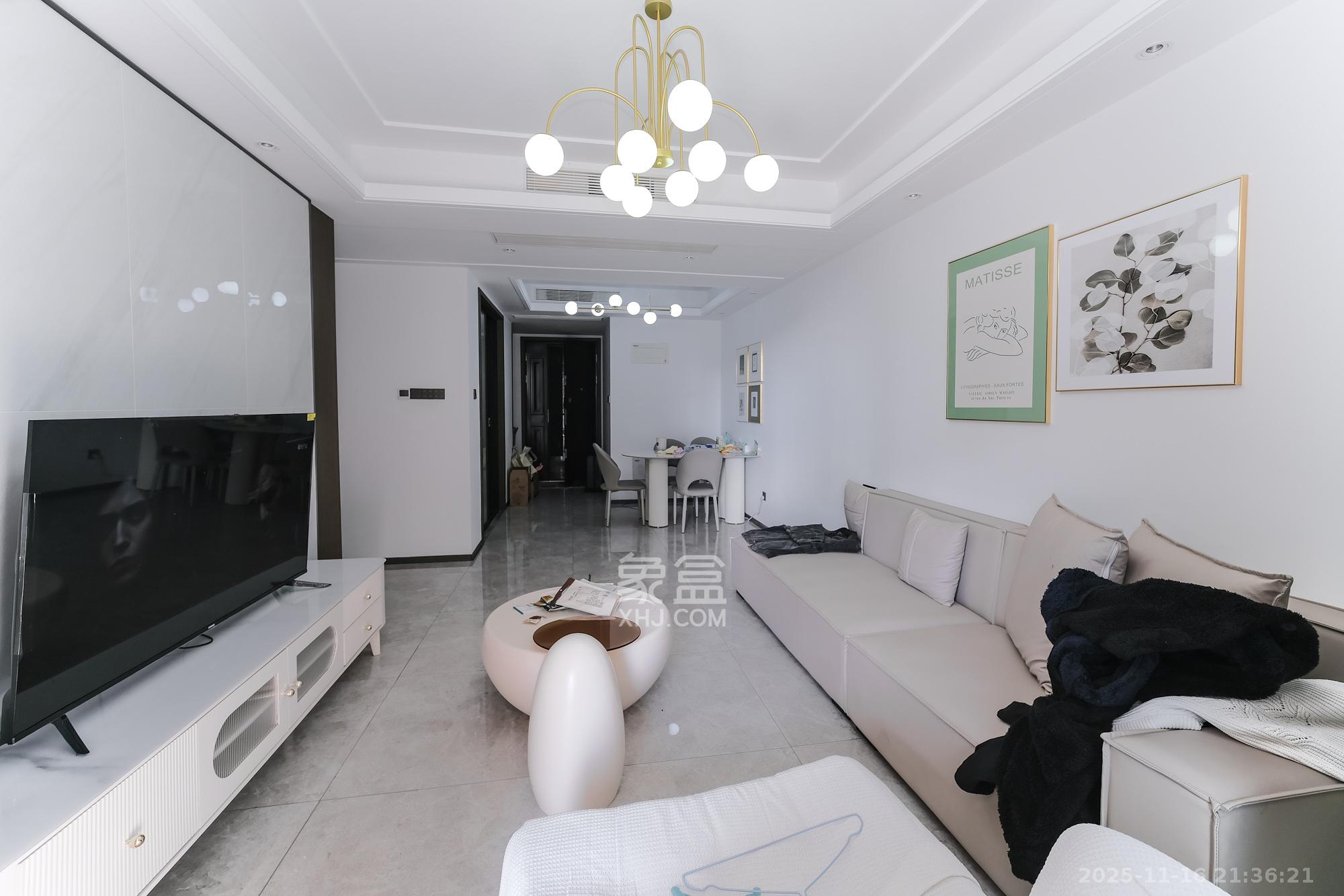 荣盛锦绣学府 3室2厅2卫 95.0万 荣盛锦绣学府 3室2厅2卫 95.0万客厅