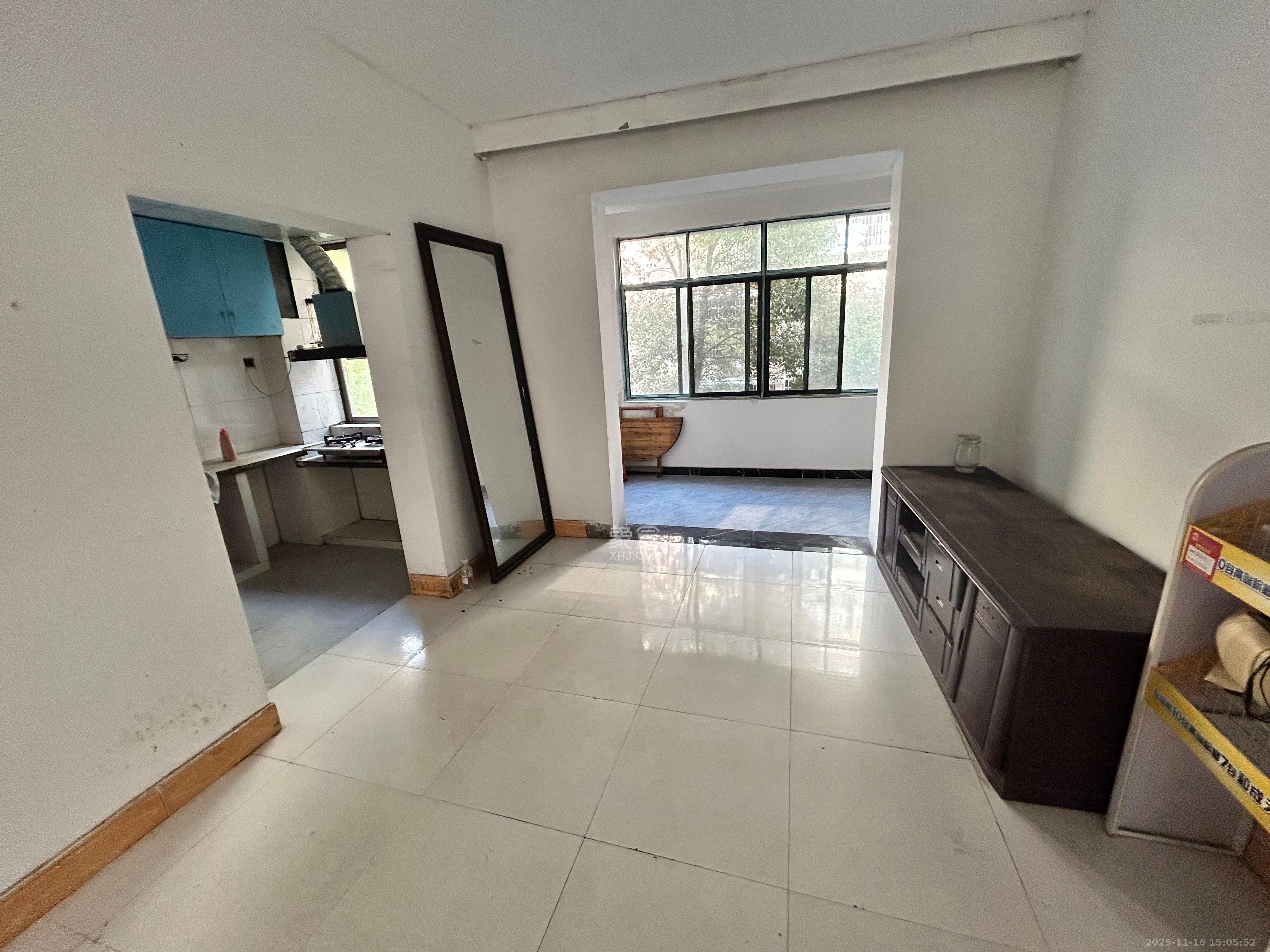 芙蓉公寓 1室2厅2卫 2500.0元/月 芙蓉公寓 1室2厅2卫 2500.0元/月室内图