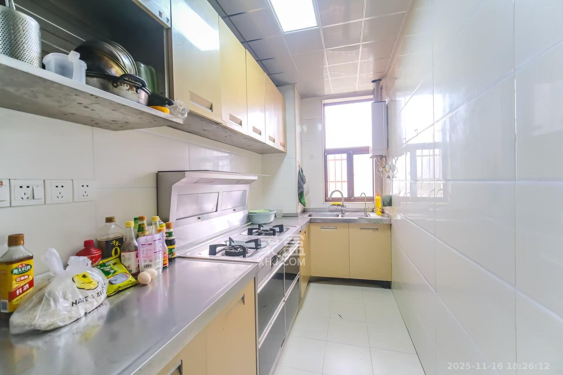 四季星城  3室2厅1卫    1800.0元/月室内图