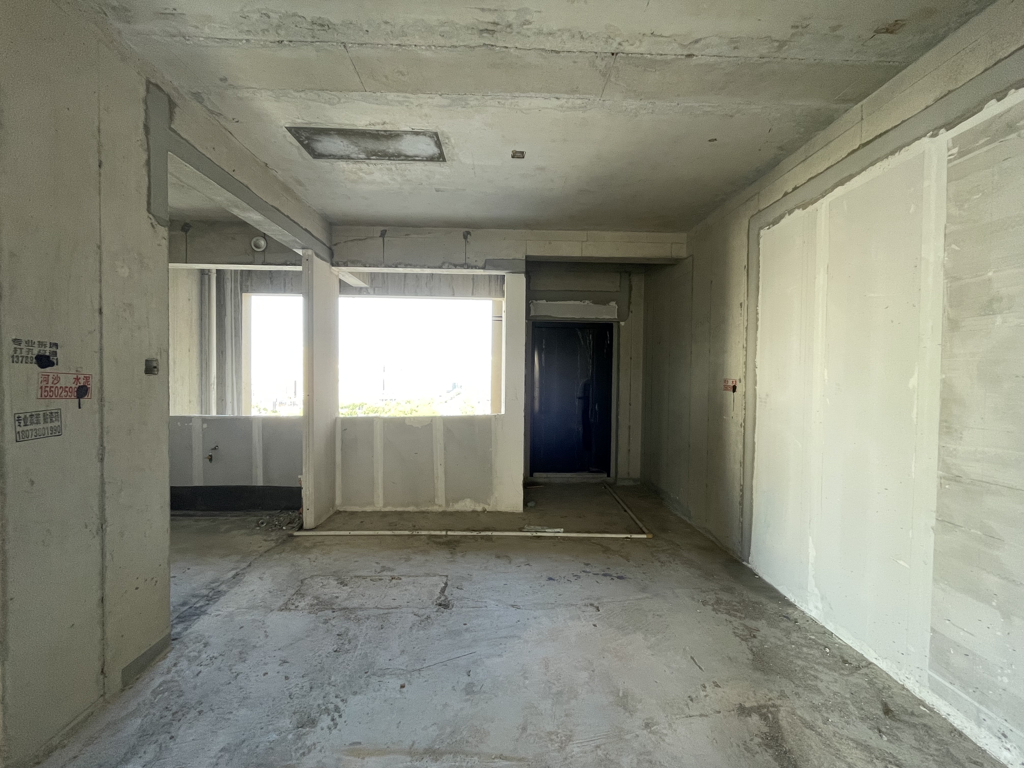 湘中府央玺  4室2厅2卫    76.8万客厅