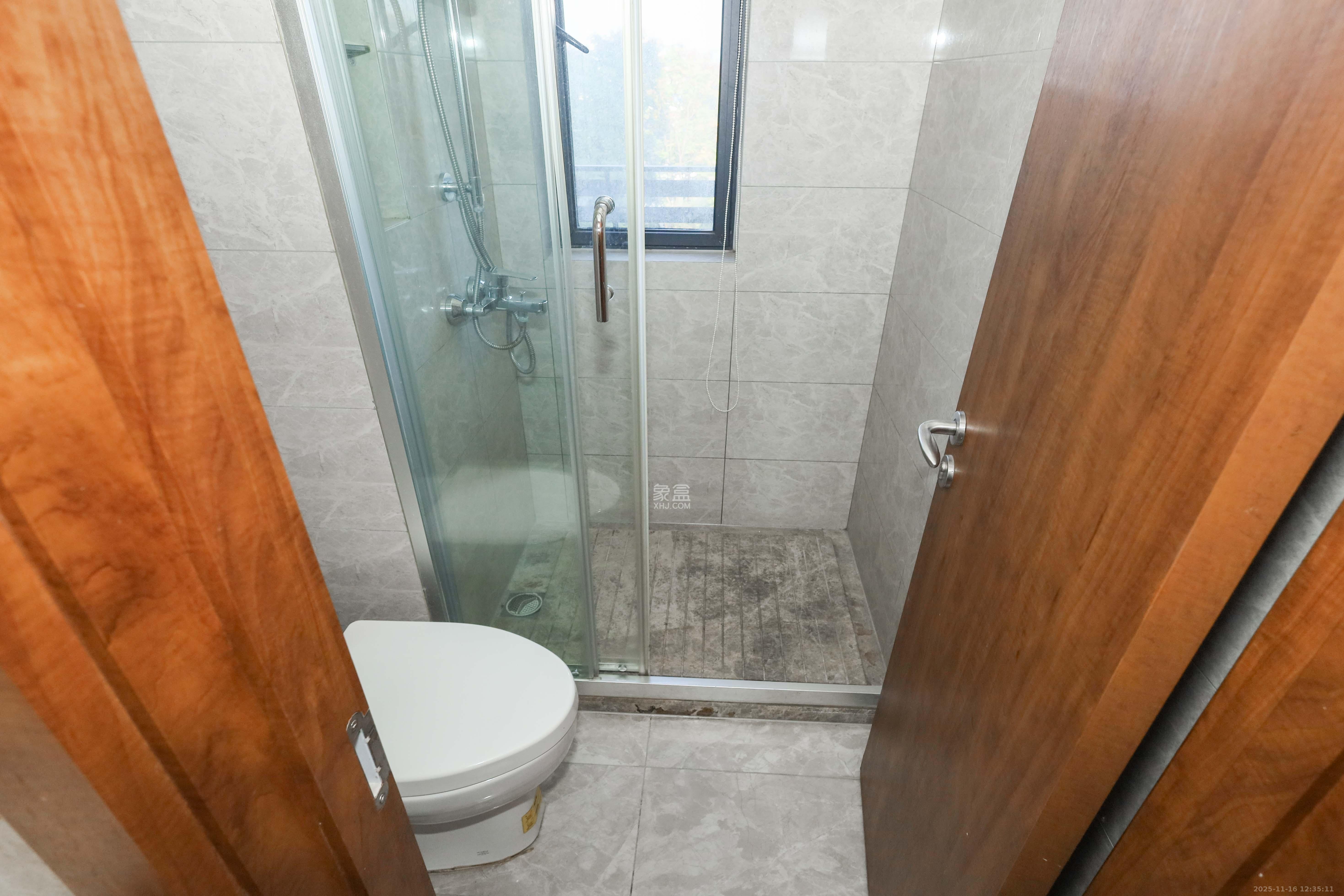 梅溪悦章  4室2厅2卫    135.0万卫生间