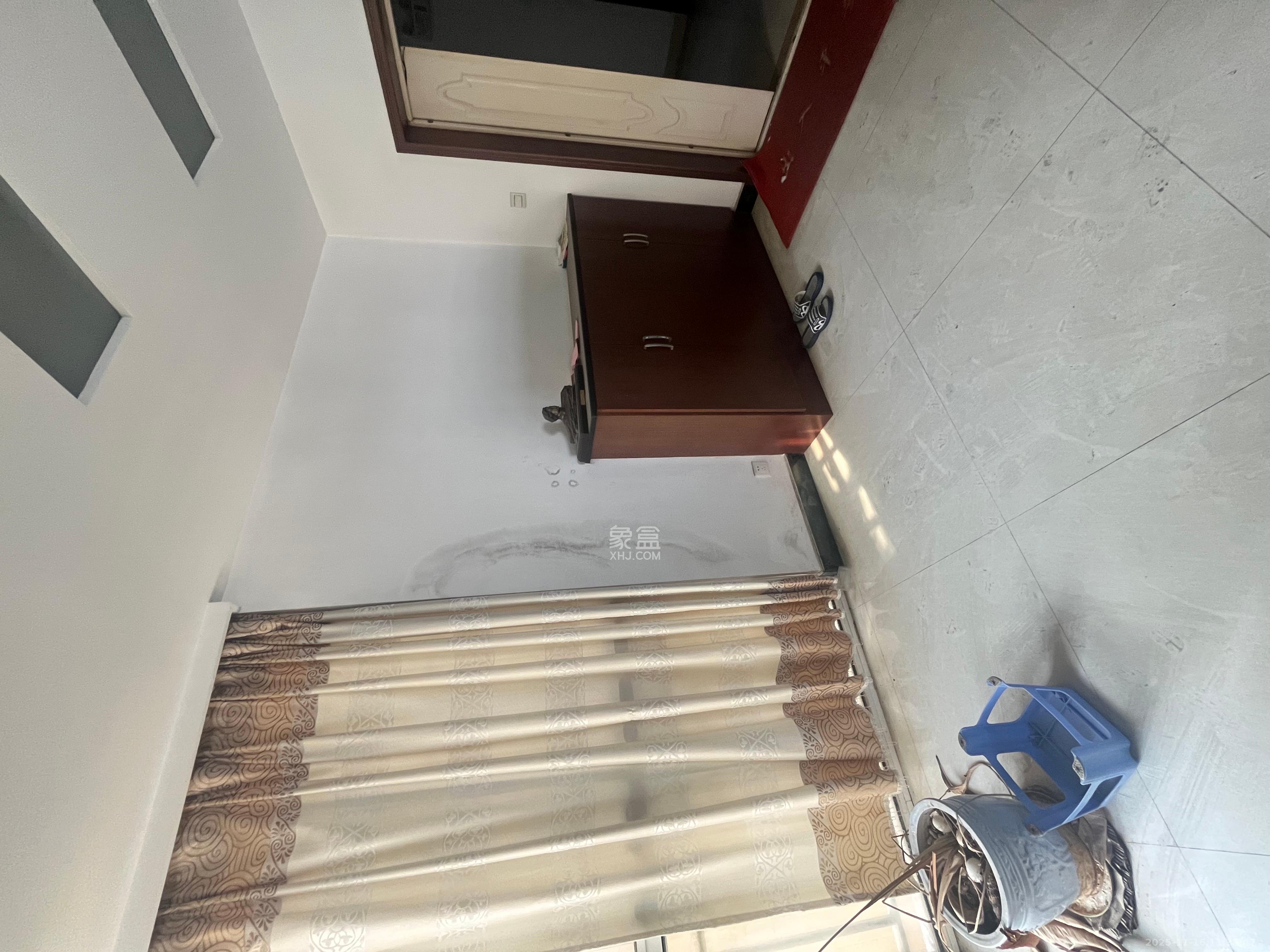 麓山枫情  3室2厅2卫    2600.0元/月室内图