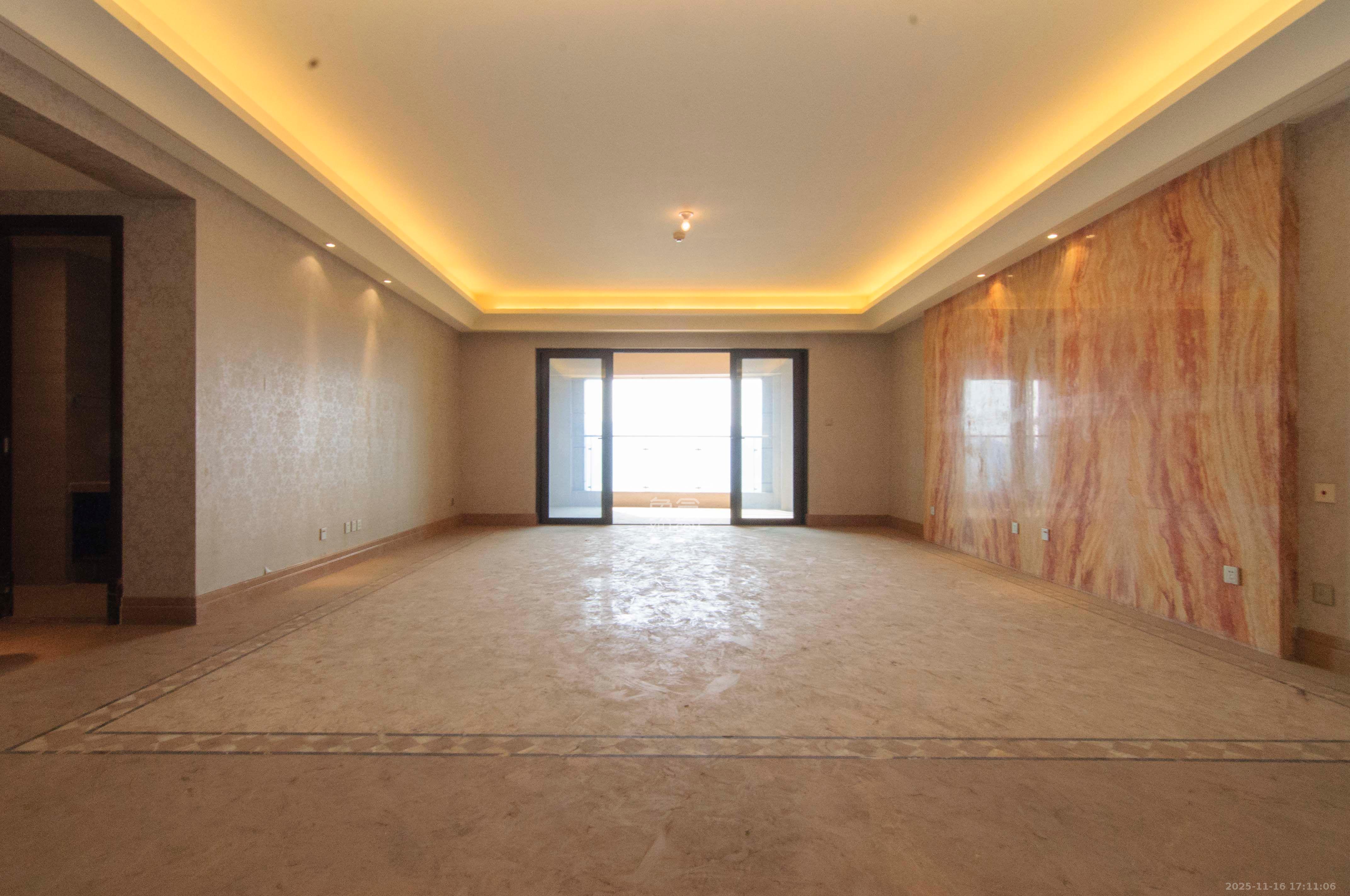 华远华中心  4室2厅2卫    13000.0元/月