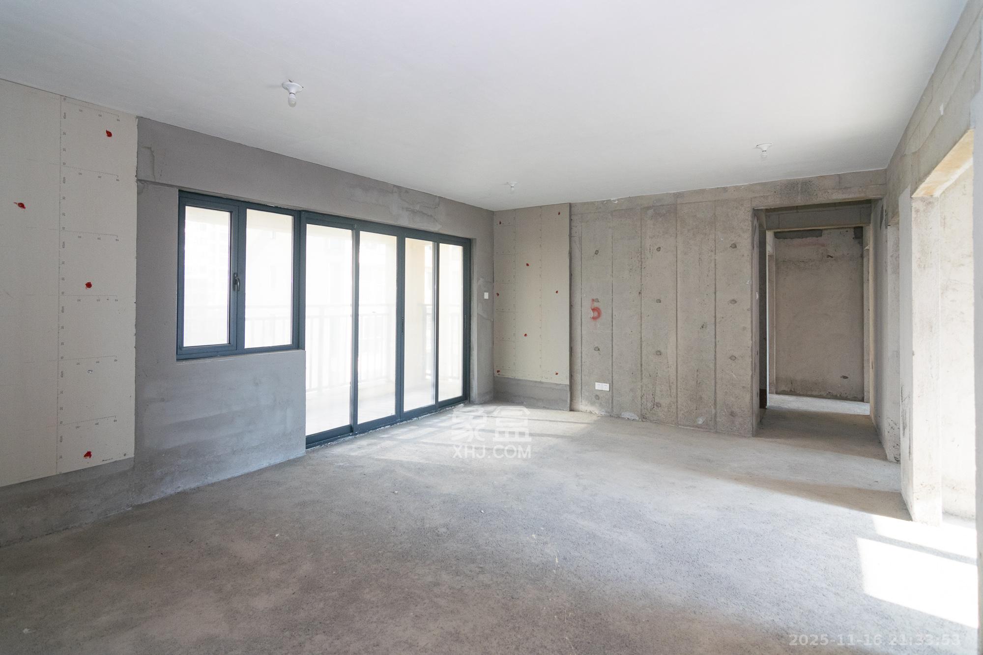 中粮鸿云  4室2厅2卫    82.8万