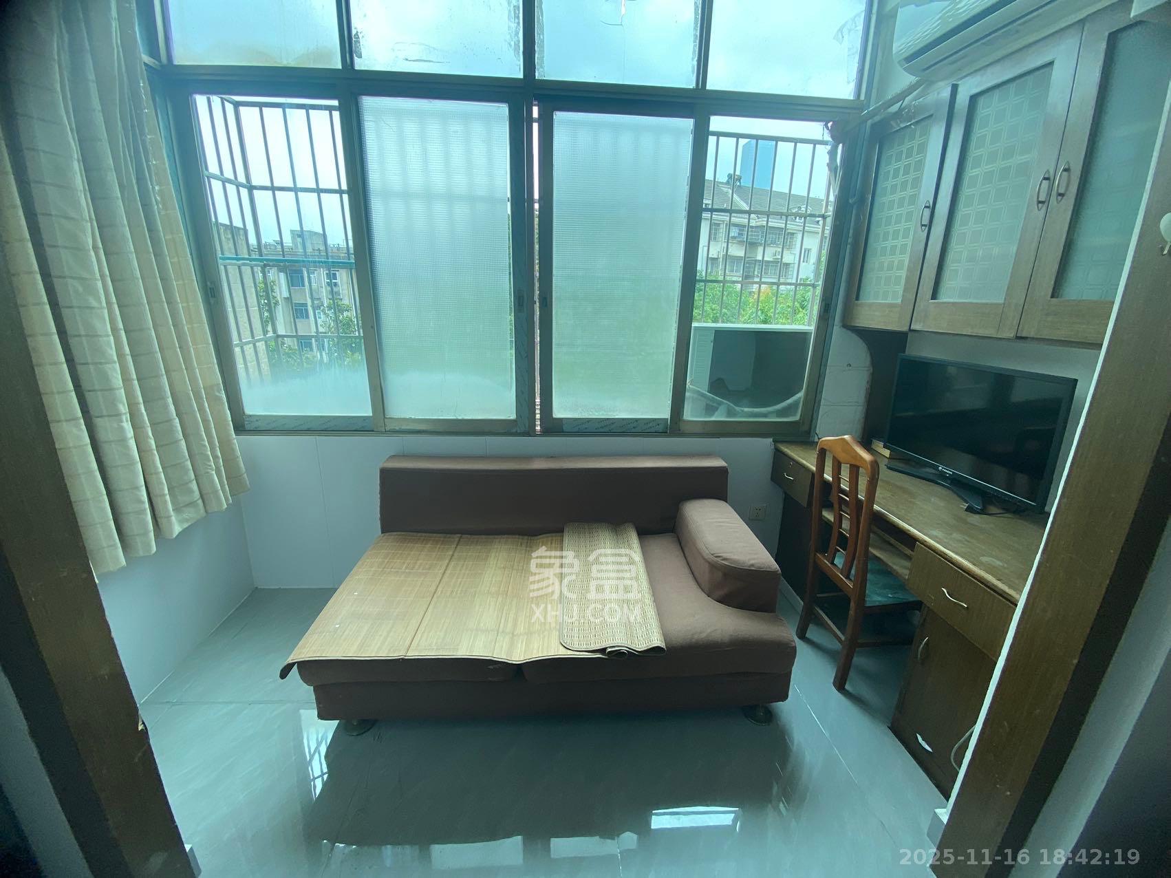 蒋家垅社区 1室1厅1卫 1400.0元/月 蒋家垅社区 1室1厅1卫 1400.0元/月室内图