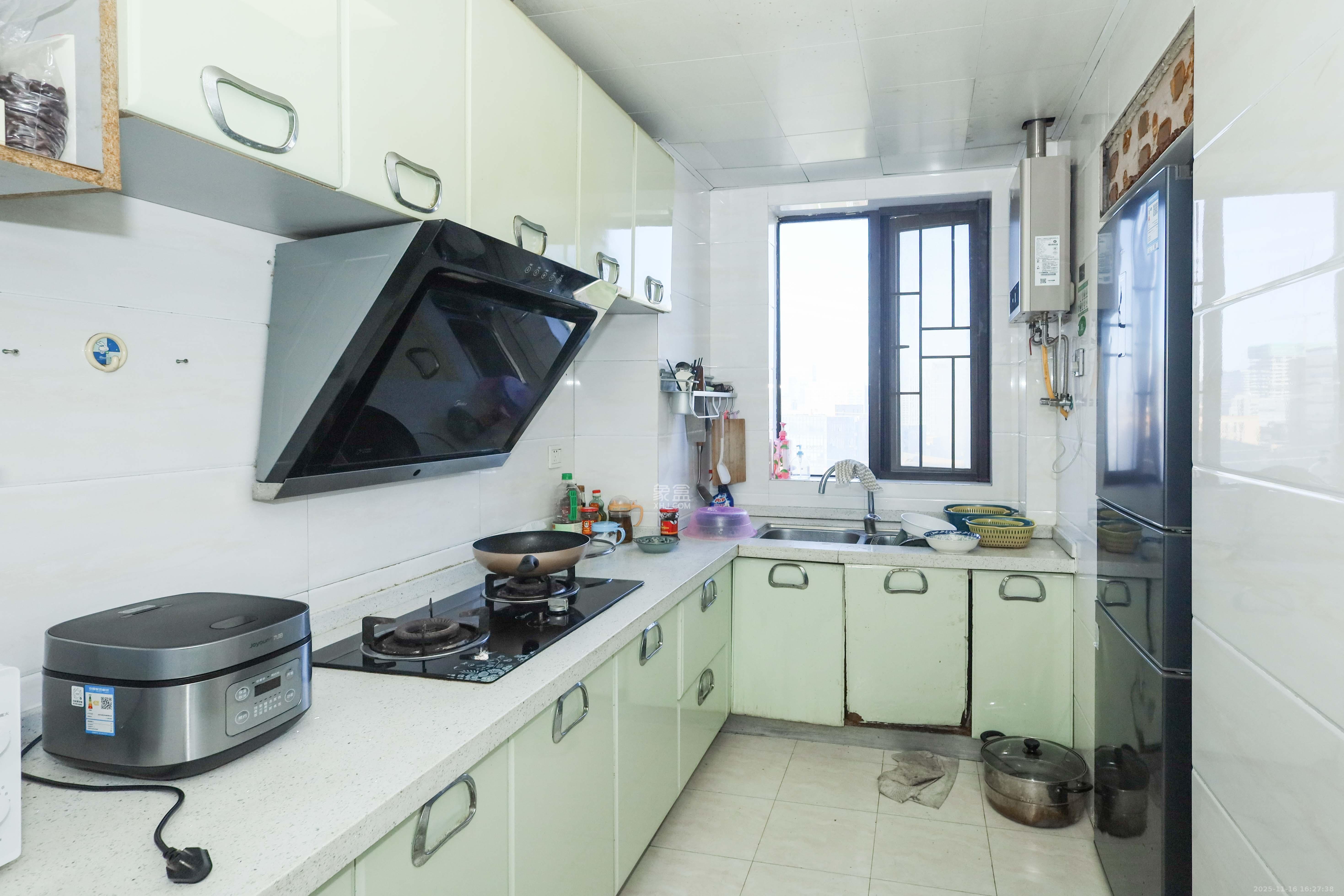 保利麓谷林语E区  3室2厅1卫    63.0万厨房