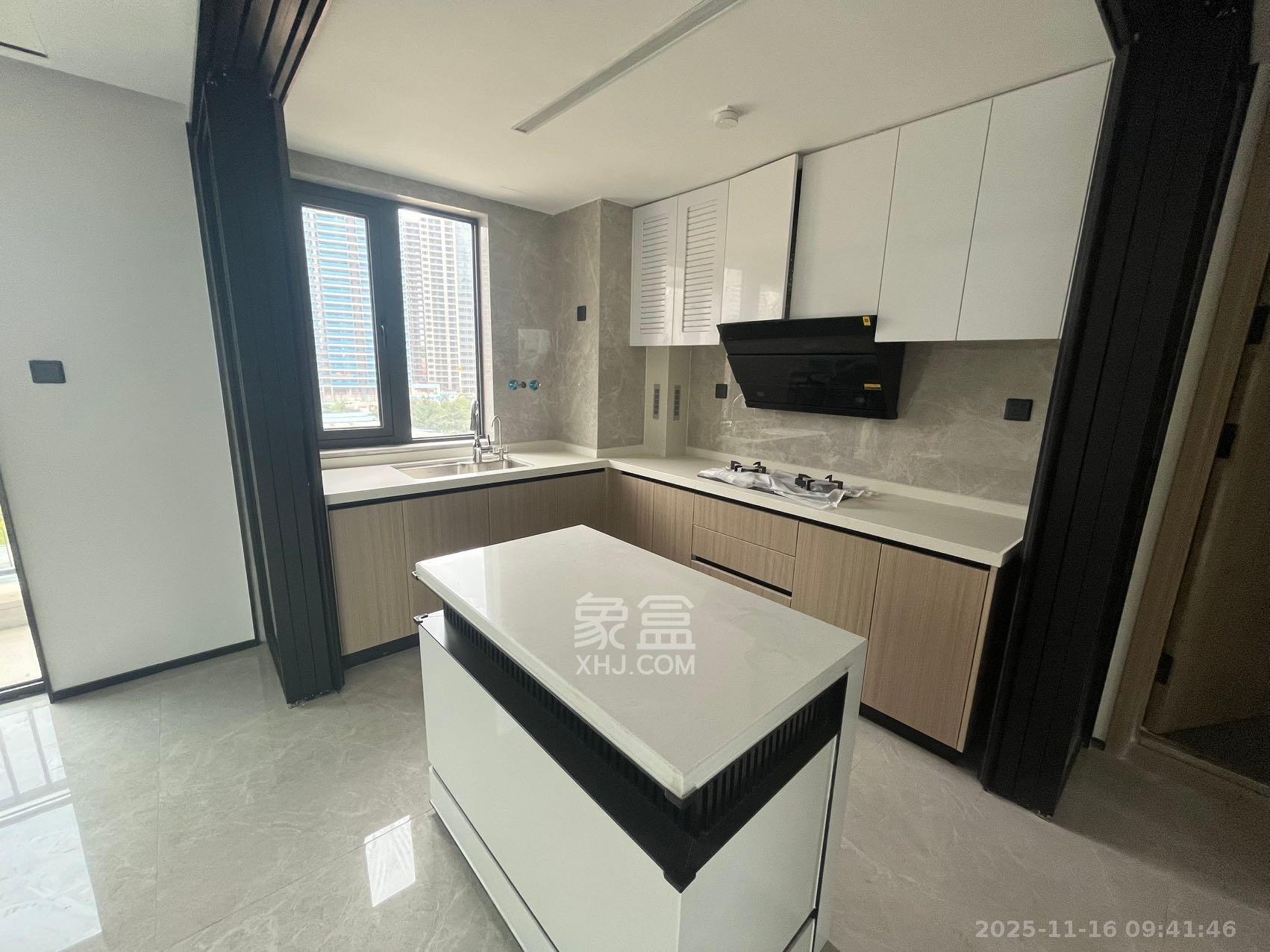 长沙北中心保利时代G区 4室2厅2卫 3500.0元/月 长沙北中心保利时代G区 4室2厅2卫 3500.0元/月室内图