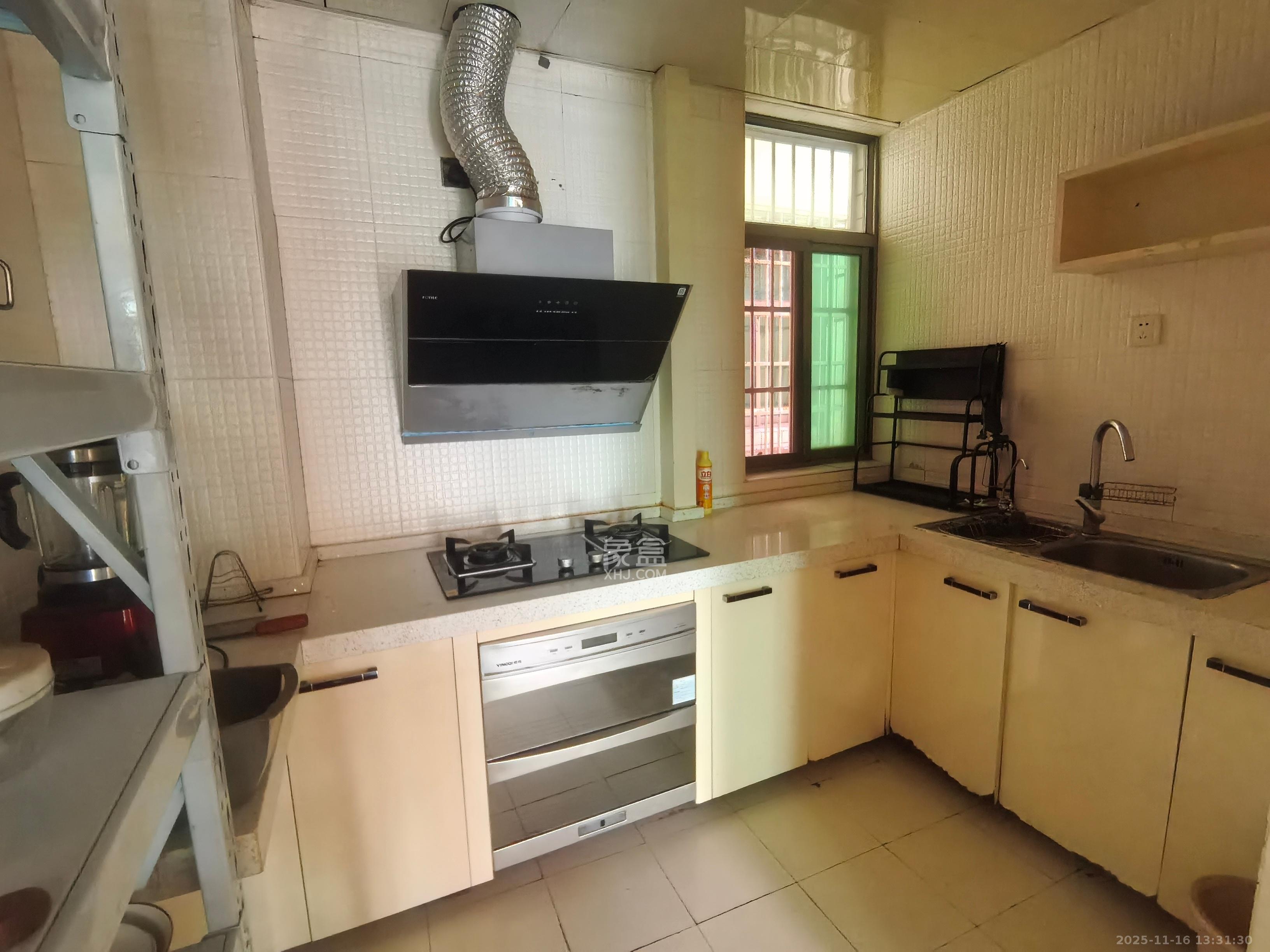 麓谷加州阳光  2室2厅1卫    2100.0元/月室内图