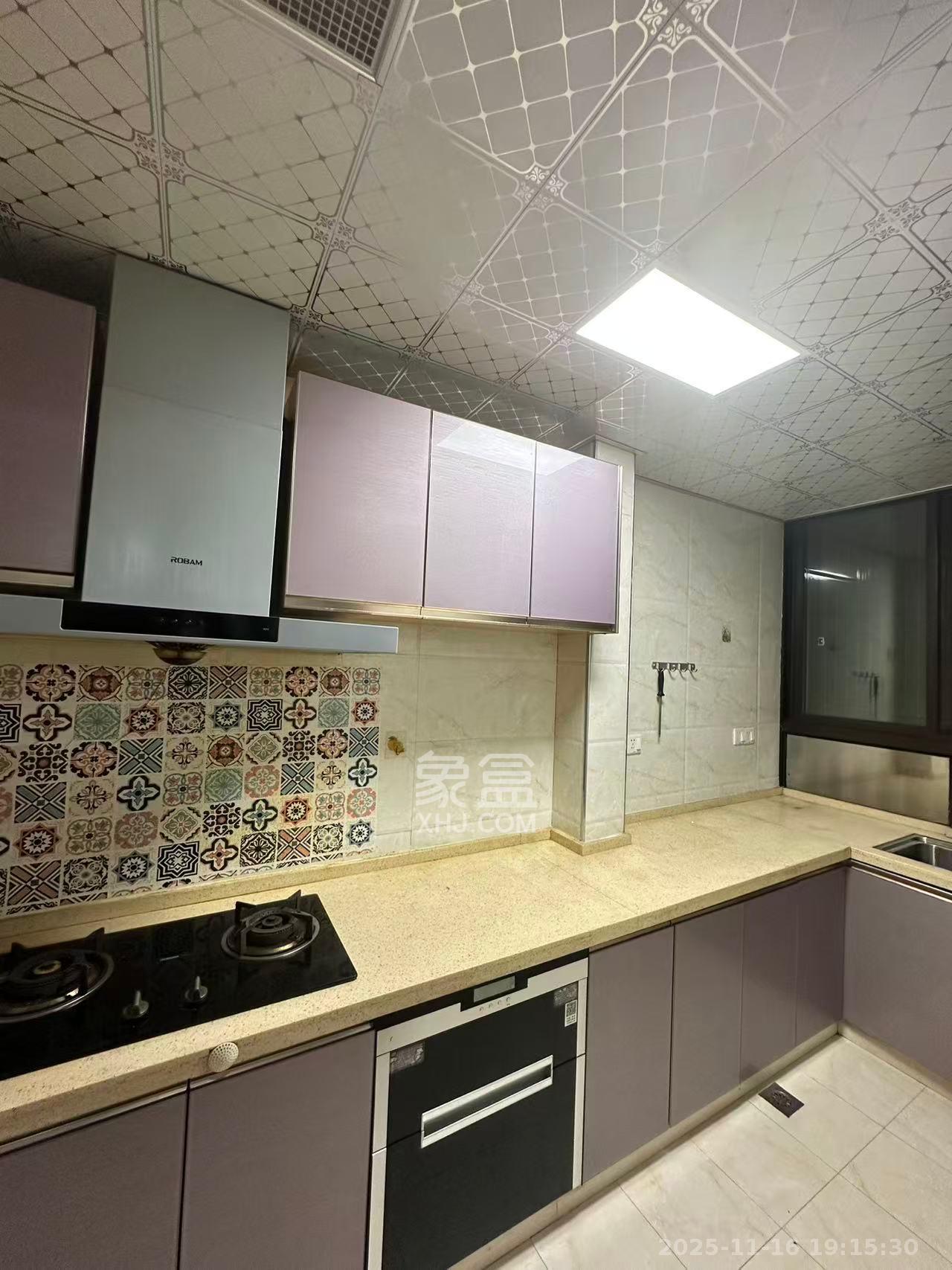 华润凤凰城三期  3室2厅1卫    1800.0元/月室内图