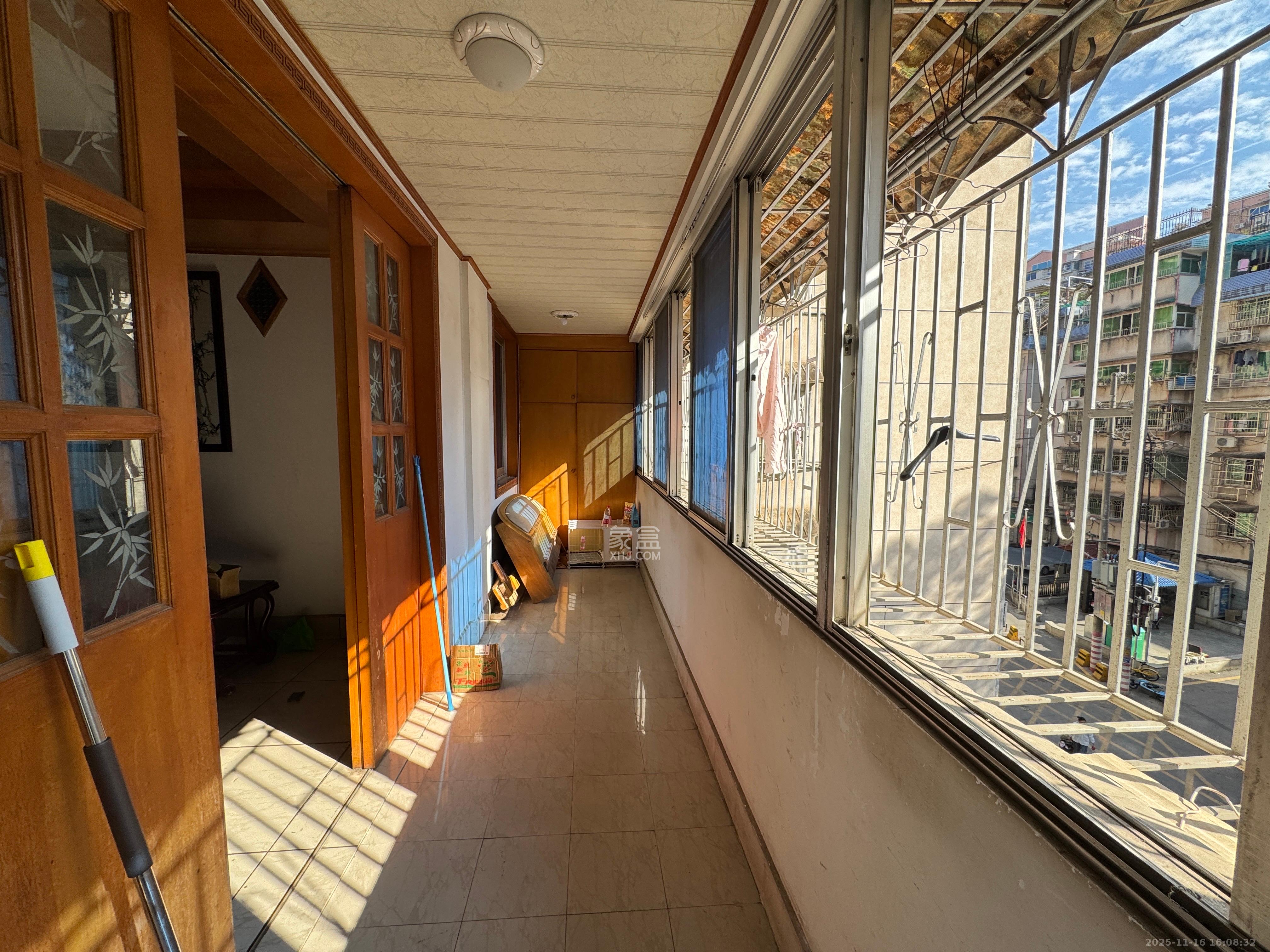 刑警之家  1室2厅1卫    2200.0元/月室内图